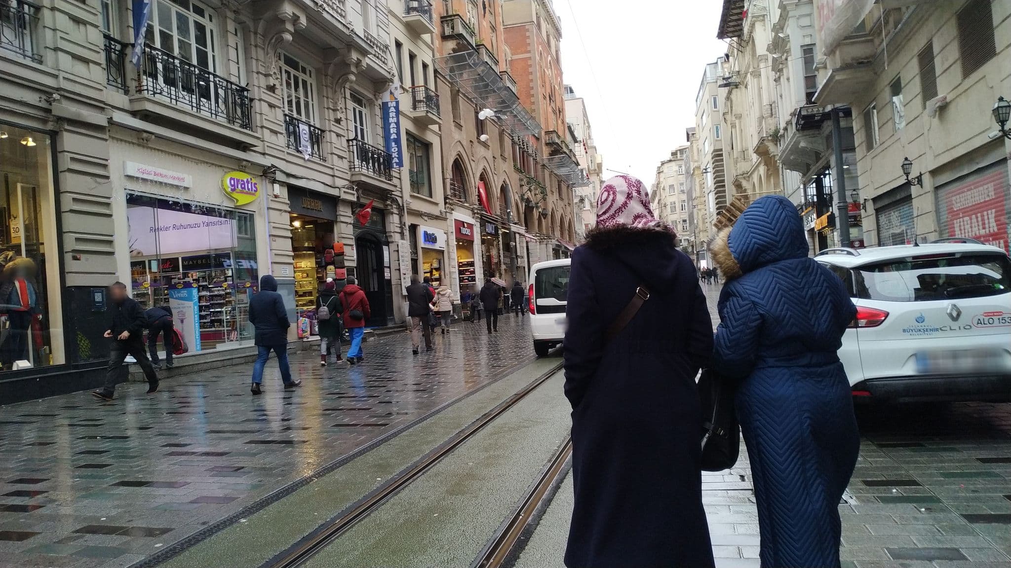 Street view near Gülşa Otel, Eminönü — © uzungo (CC BY-SA · Mapillary)