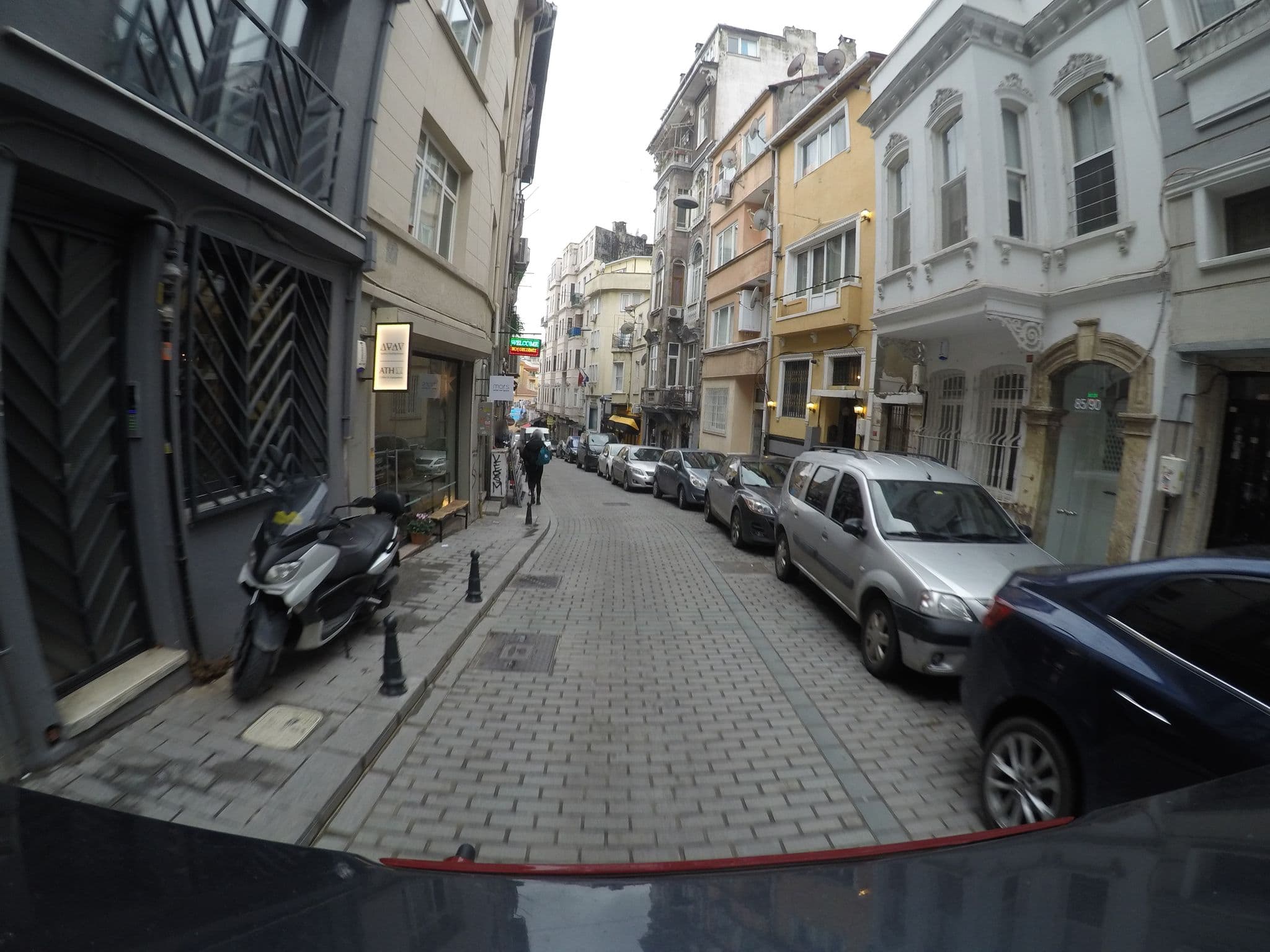 Street view near Cezayir Butik Otel, Eminönü — © chrisbeddow (CC BY-SA · Mapillary)
