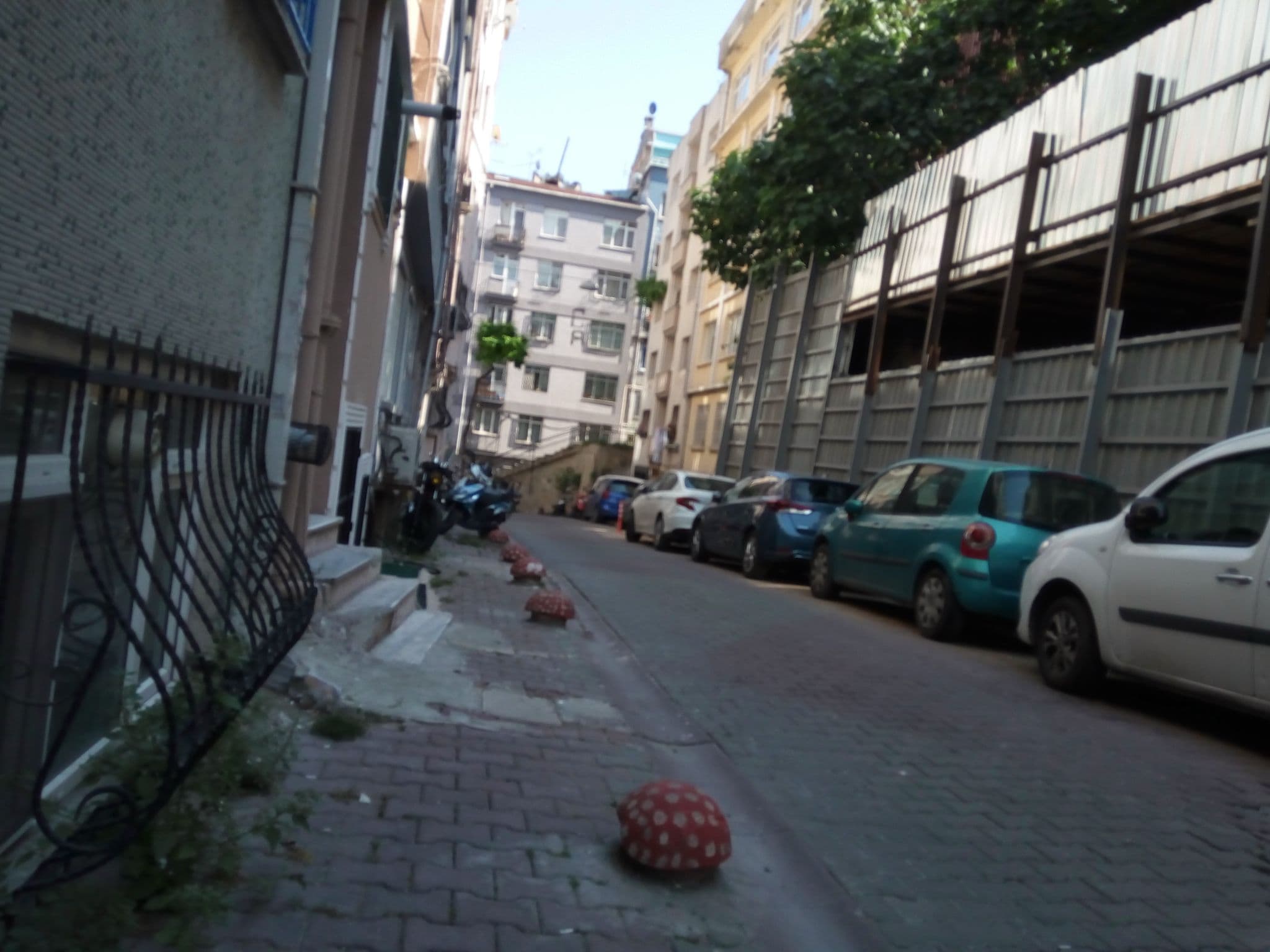 Street view near Butterfly Guest House, Eminönü — © mapfool (CC BY-SA · Mapillary)