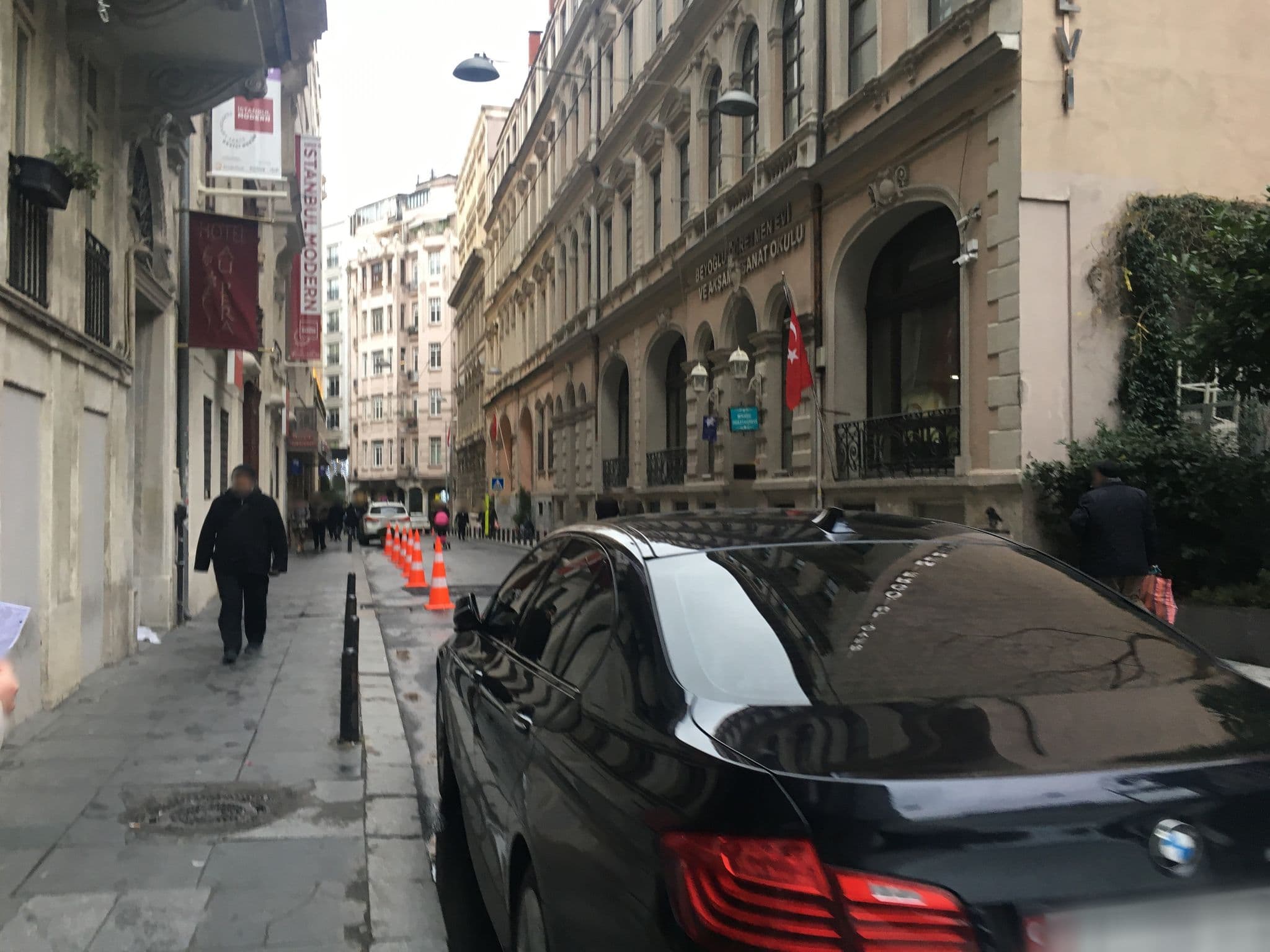 Street view near City By Molton, Eminönü — © passantsharif (CC BY-SA · Mapillary)