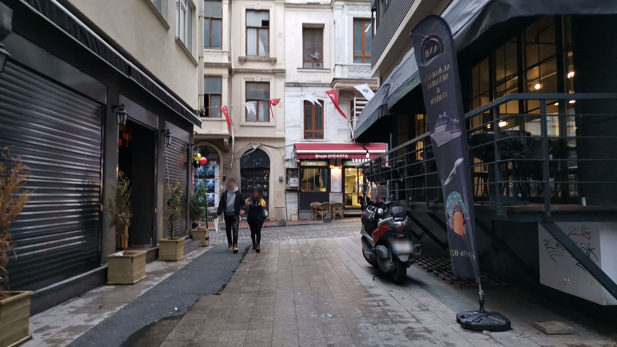 Street view near Taksim Istiklal Suites, Eminönü — © asturksever (CC BY-SA · Mapillary)