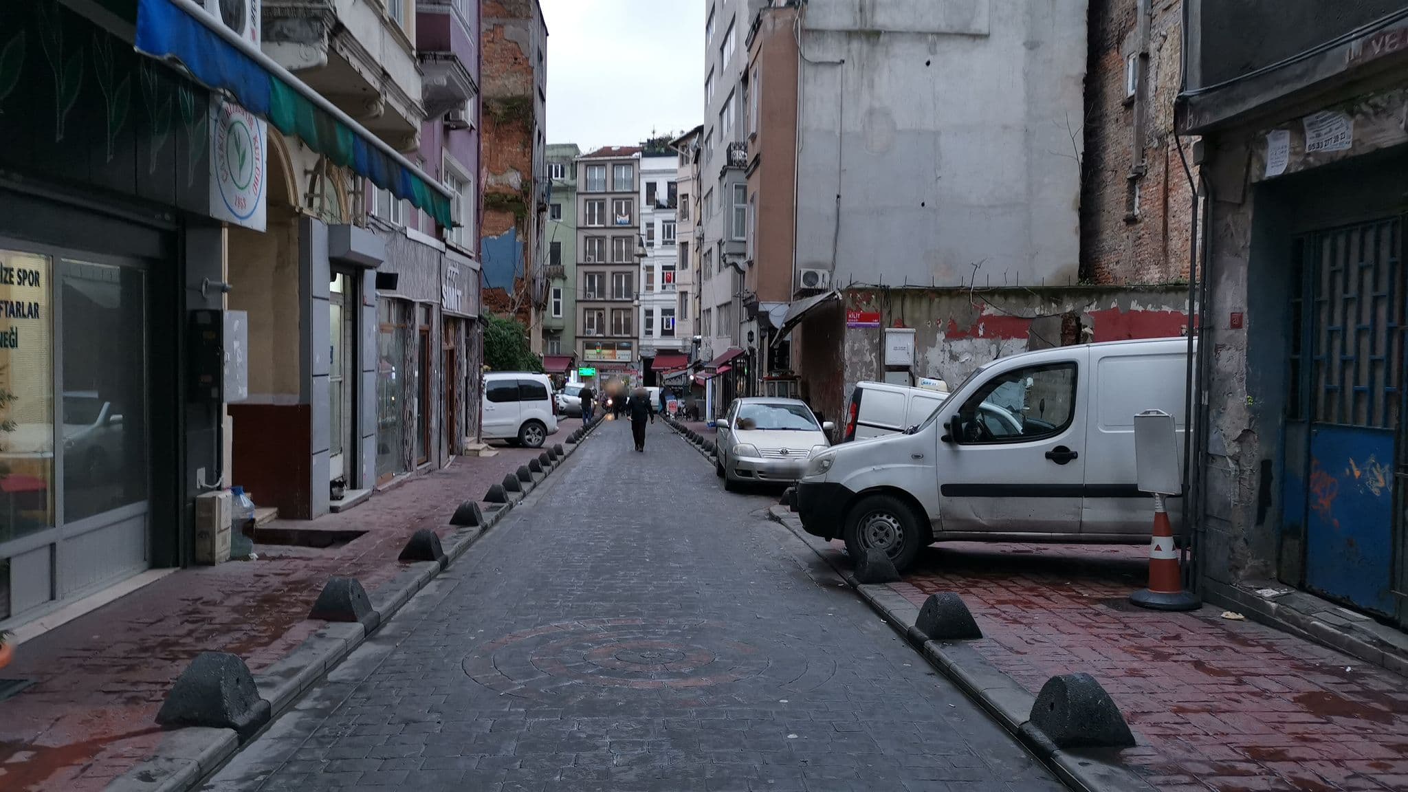 Street view near Mimoza Apt, Eminönü — © asturksever (CC BY-SA · Mapillary)