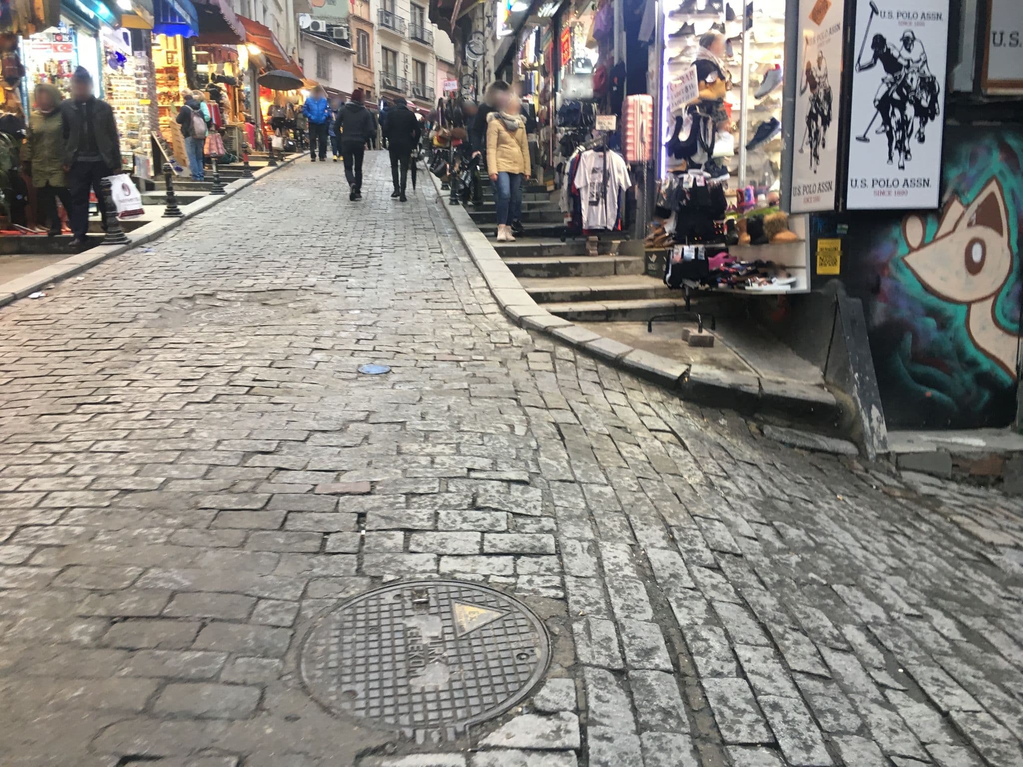 Street view near Istanbul Holiday Apartment, Eminönü — © passantsharif (CC BY-SA · Mapillary)