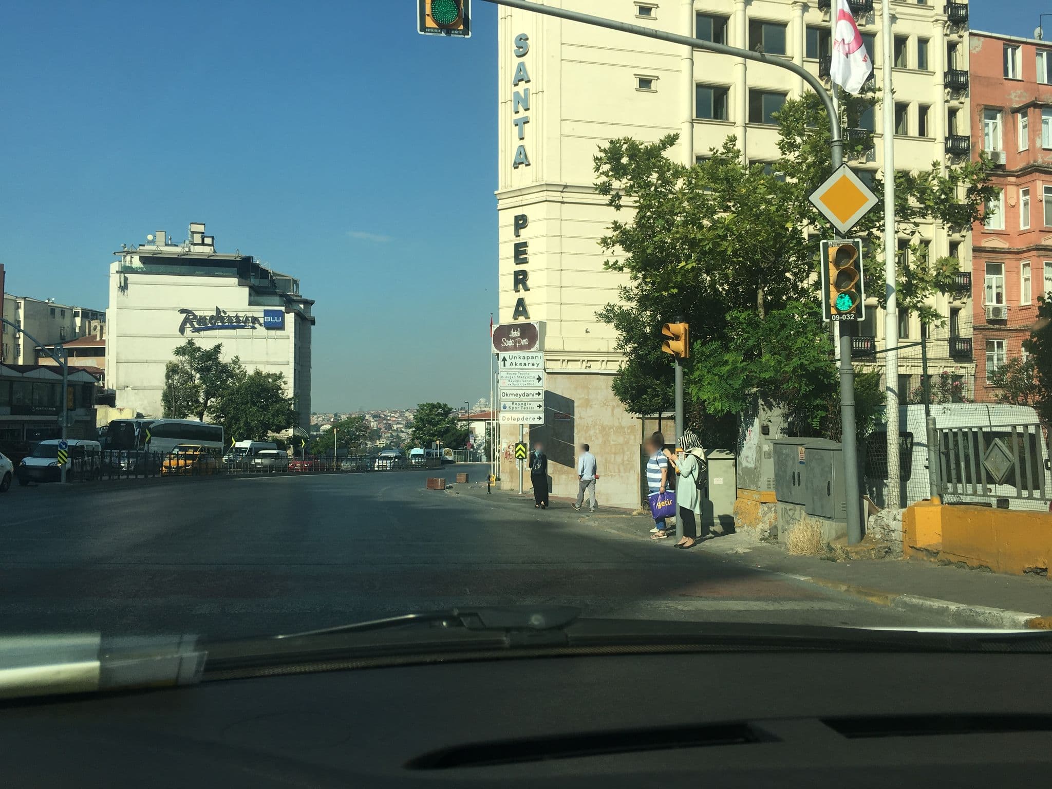 Street view near The Central House Istanbul Galata, Eminönü — © myusufuyan (CC BY-SA · Mapillary)