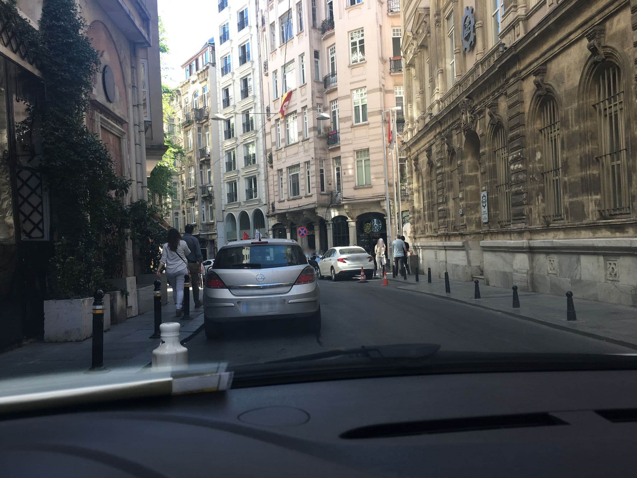 Street view near Beyoğlu Öğetmen Evi, Eminönü — © myusufuyan (CC BY-SA · Mapillary)