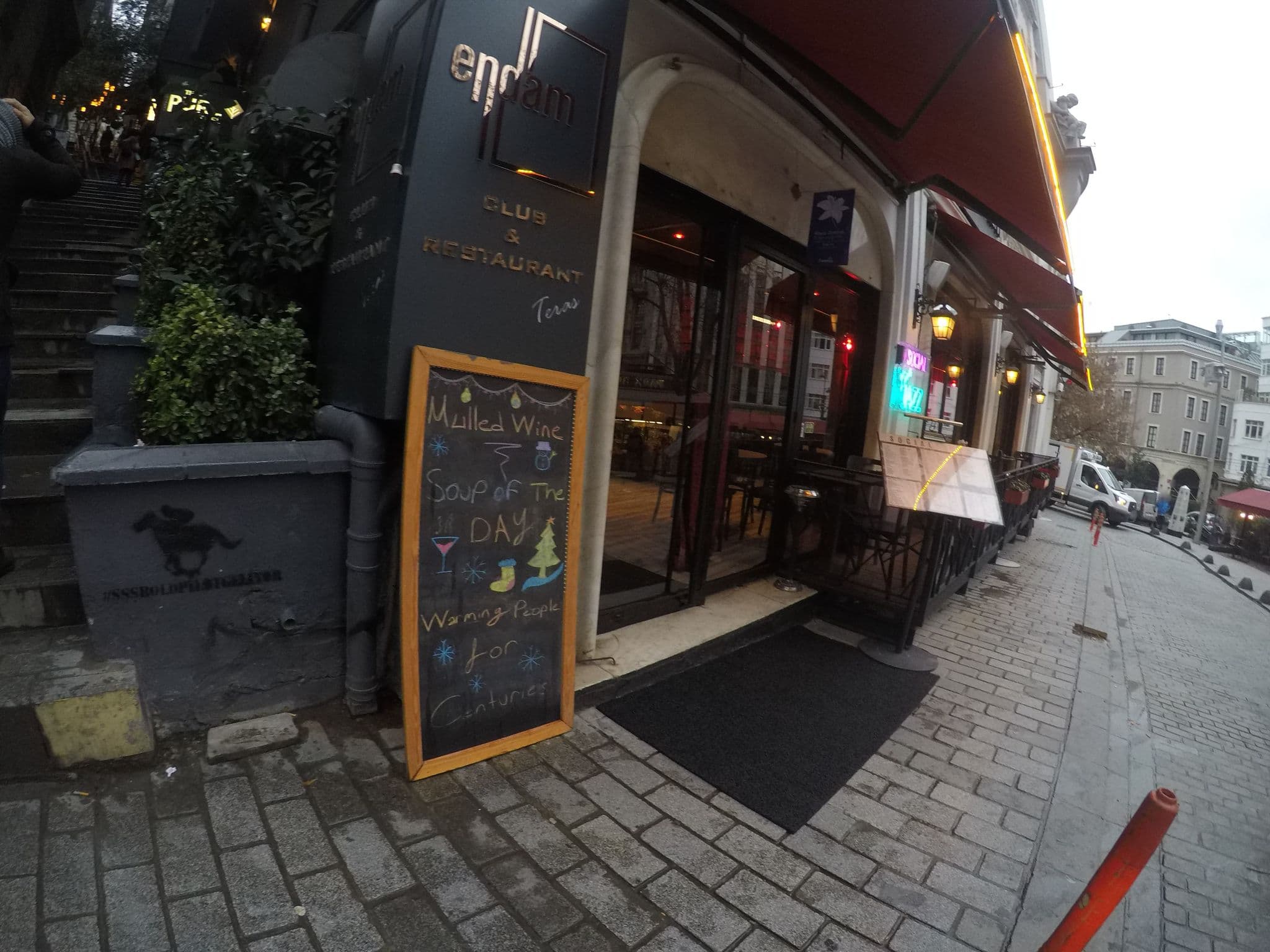 Street view near Gradiva Hotel, Eminönü — © chrisbeddow (CC BY-SA · Mapillary)