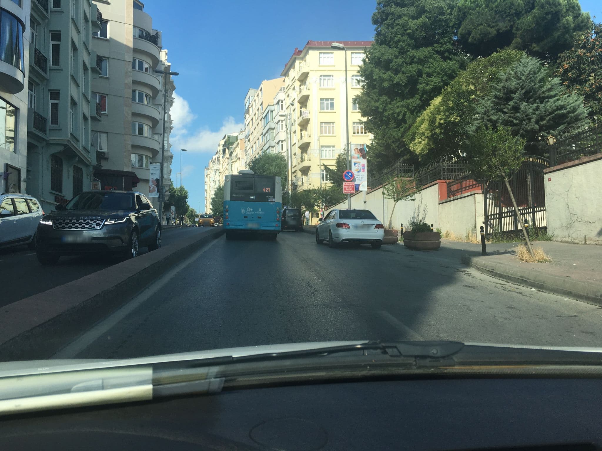 Street view near Opera Hotel, Üsküdar — © myusufuyan (CC BY-SA · Mapillary)