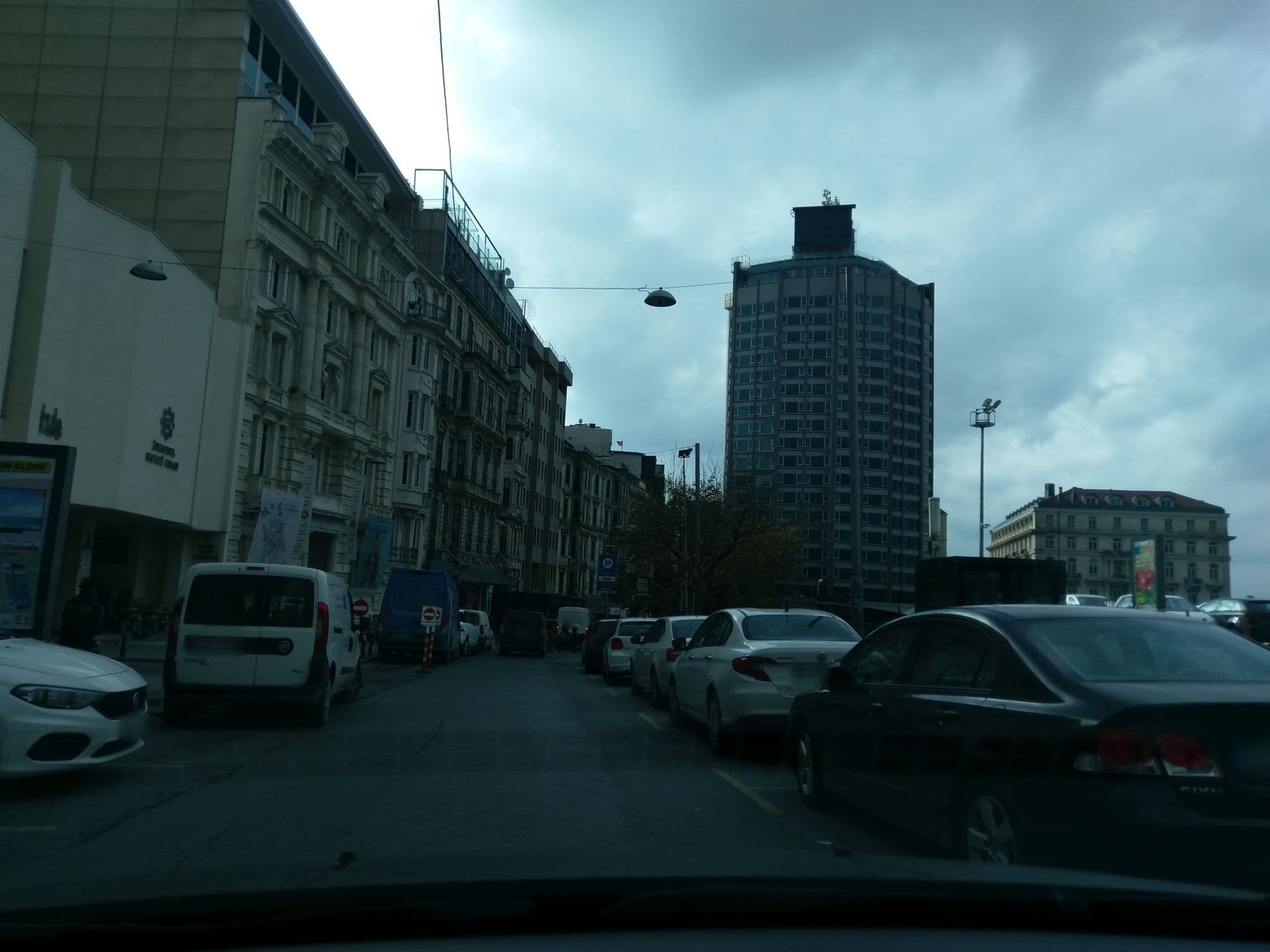 Street view near Grant De Pera Sudasu Spa, Eminönü — © ozkanilyasaksu (CC BY-SA · Mapillary)