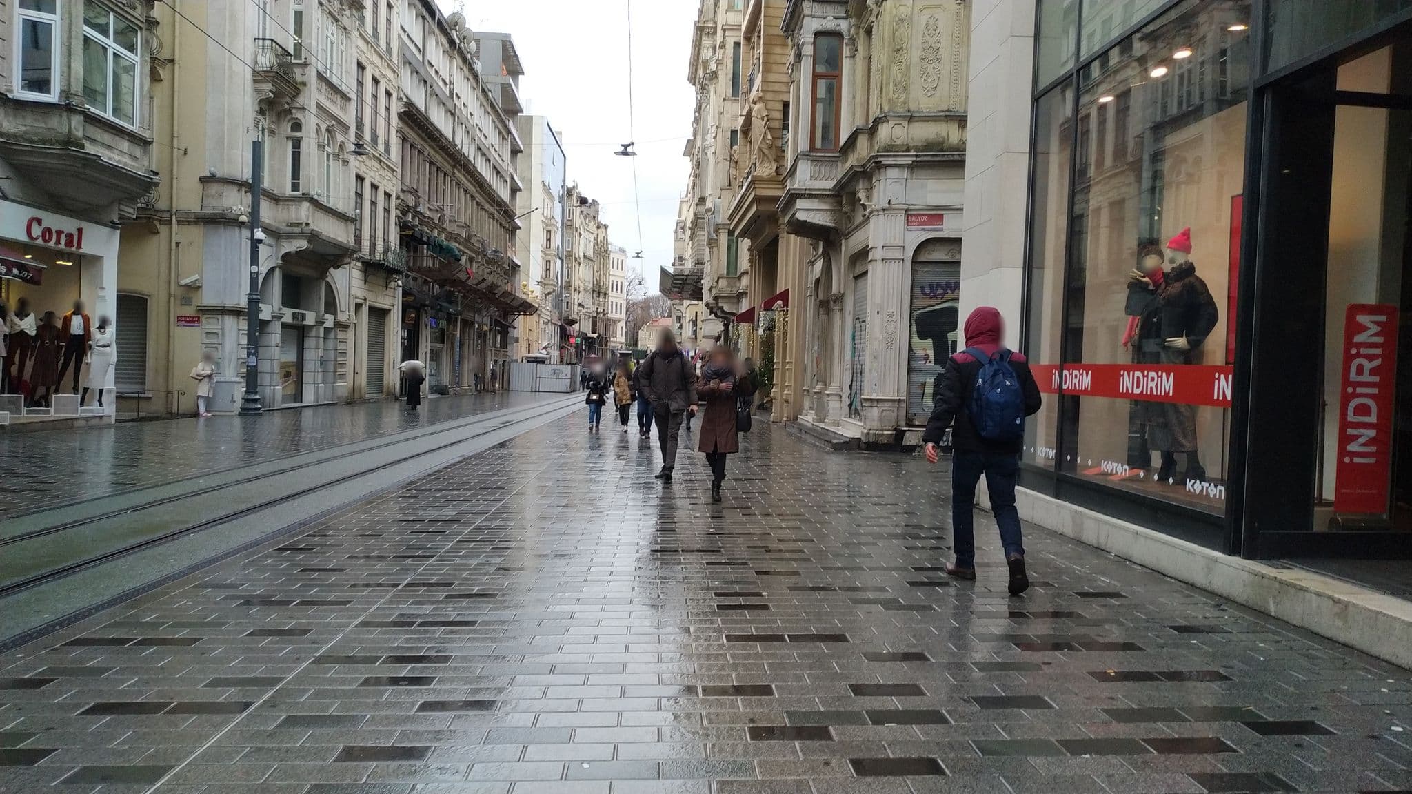 Street view near pera arya suit anılın mekanı, Eminönü — © uzungo (CC BY-SA · Mapillary)