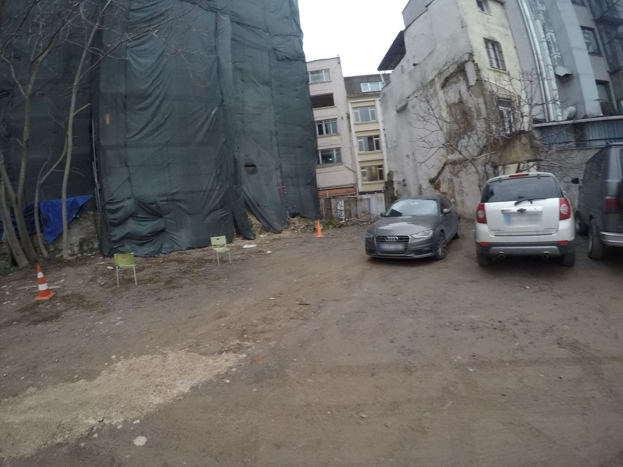 Street view near Meroddi Pera Hotel, Eminönü — © chrisbeddow (CC BY-SA · Mapillary)
