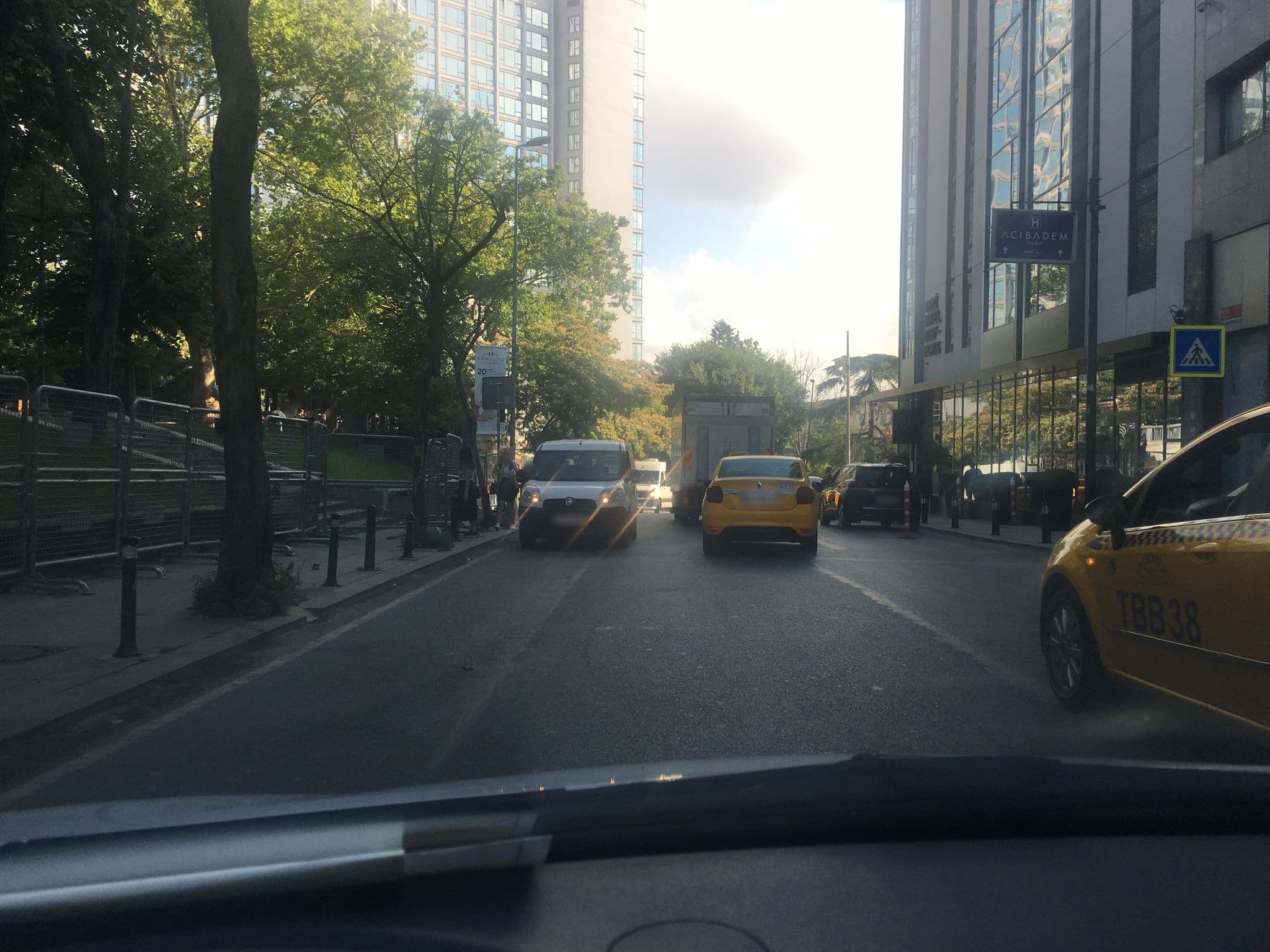 Street view near Tekyol Taksim Marriott Otel Santiyesi, Şişli — © myusufuyan (CC BY-SA · Mapillary)