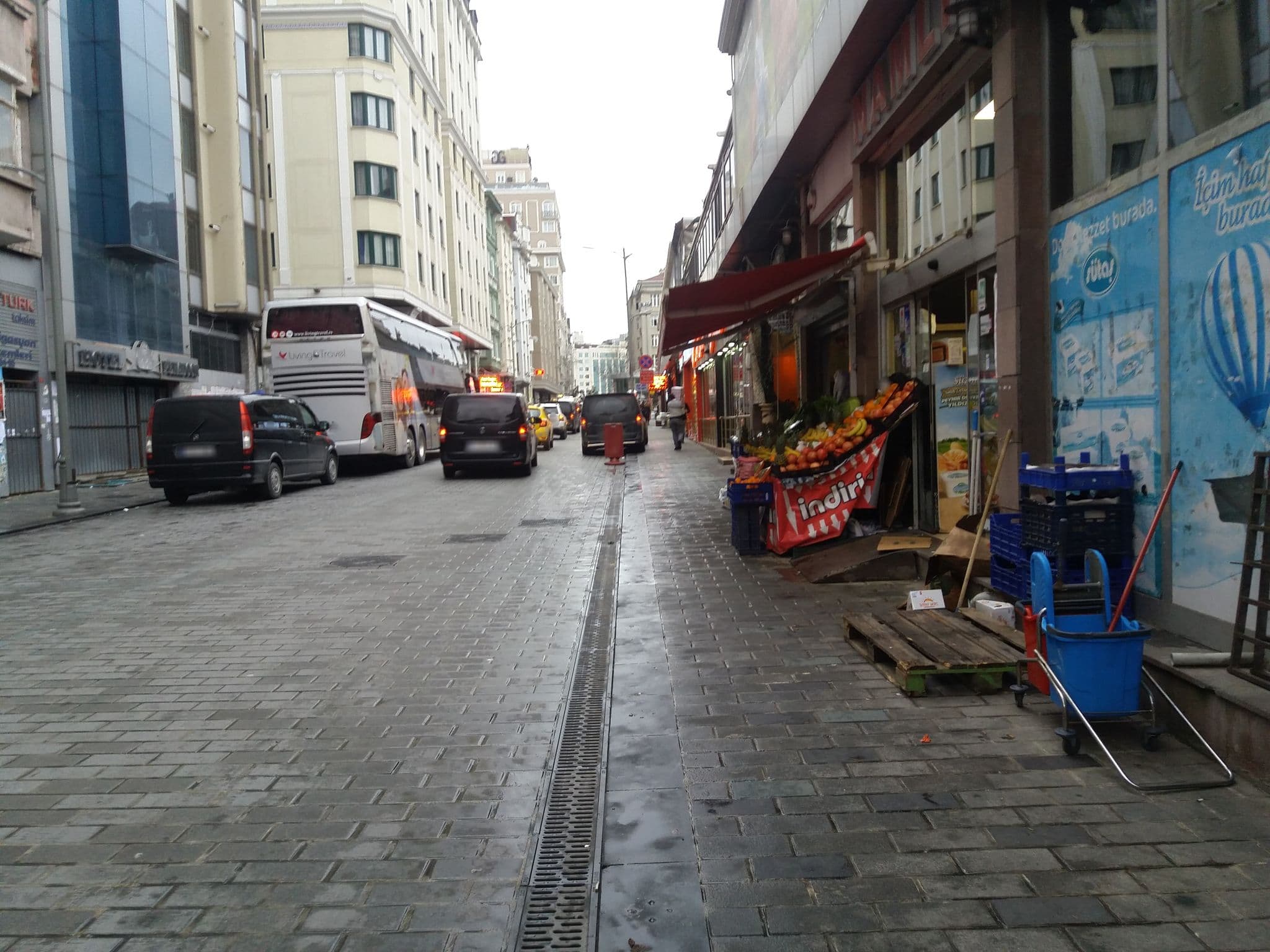 Street view near Golden Age 2 Hotel, Şişli — © asturksever (CC BY-SA · Mapillary)