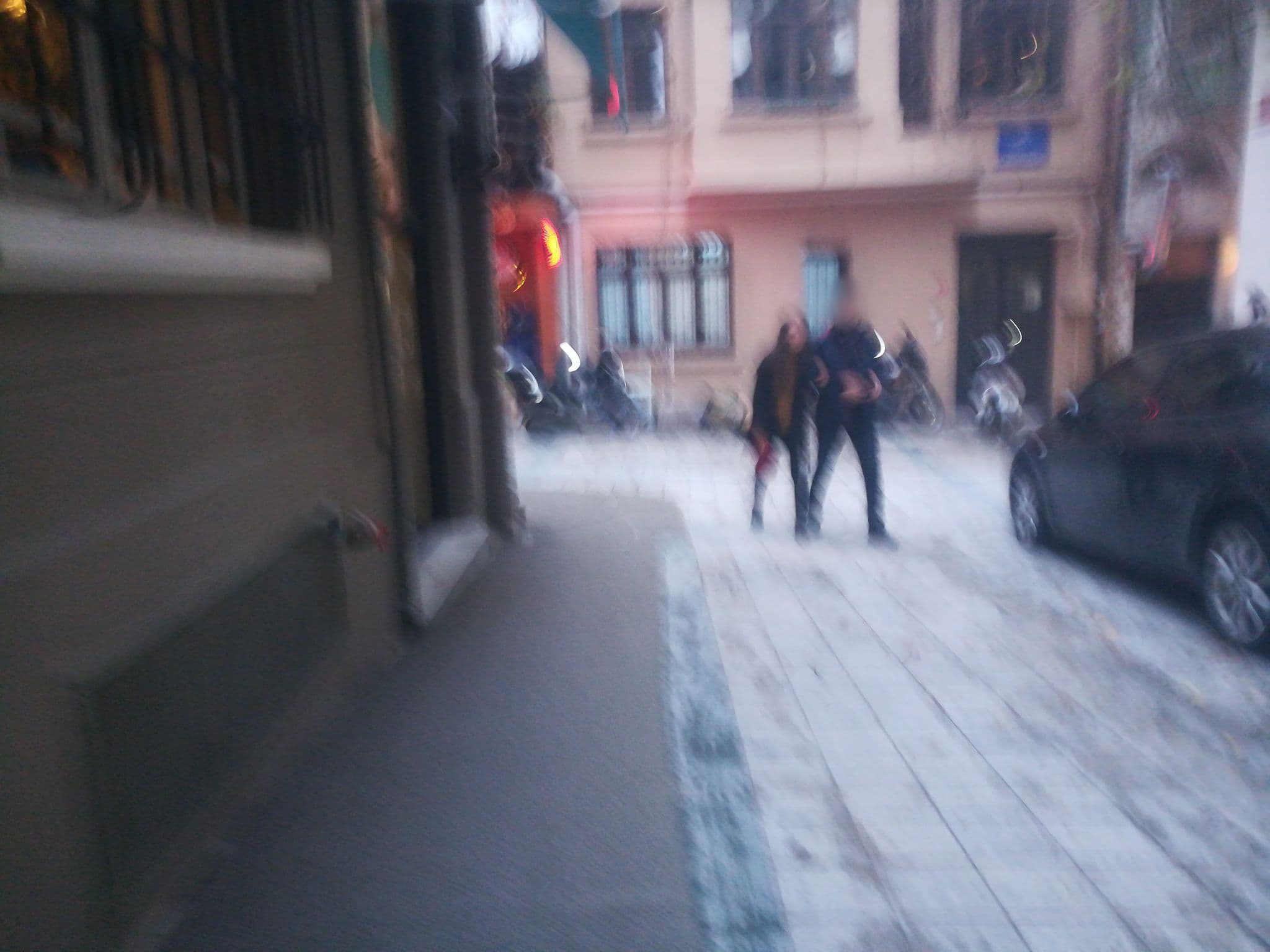 Street view near Şen Turizm Hizmetleri, Eminönü — © mart_anne (CC BY-SA · Mapillary)