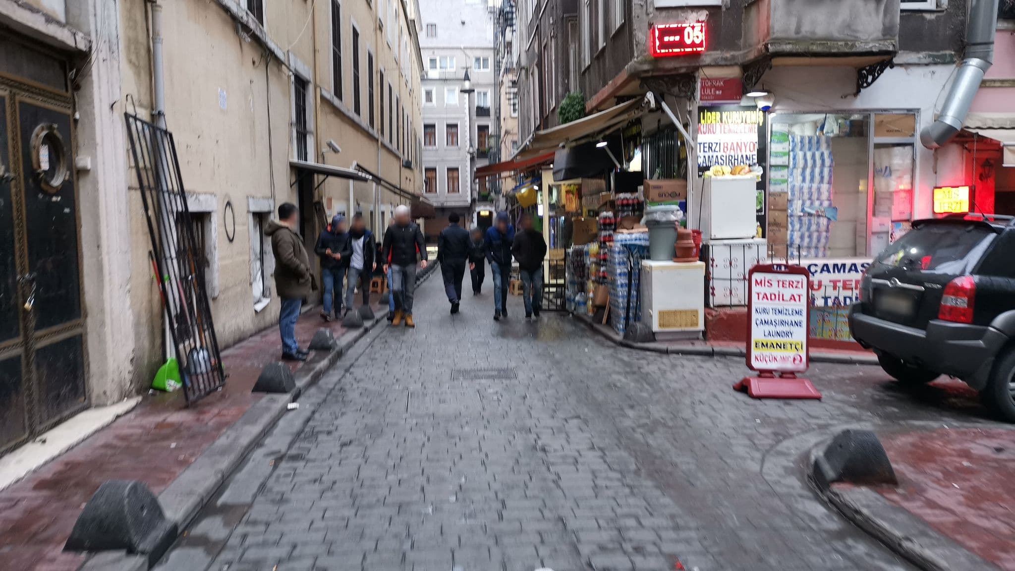 Street view near Taxim Guesthouse, Eminönü — © asturksever (CC BY-SA · Mapillary)