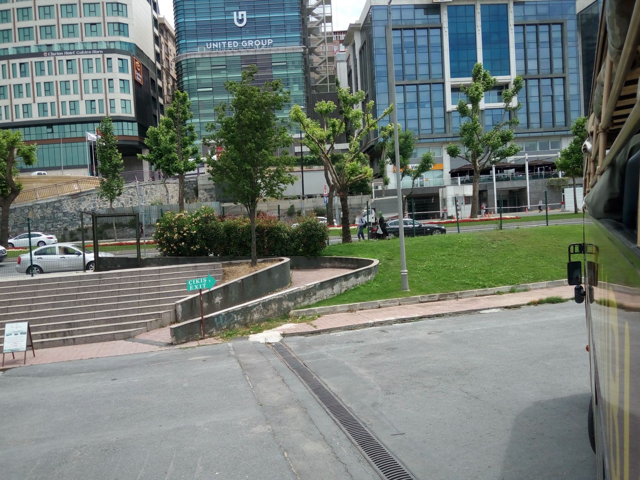 Street view near Maksem İnşaat Cent Otel Şantiye, Şişli — © mapfool (CC BY-SA · Mapillary)