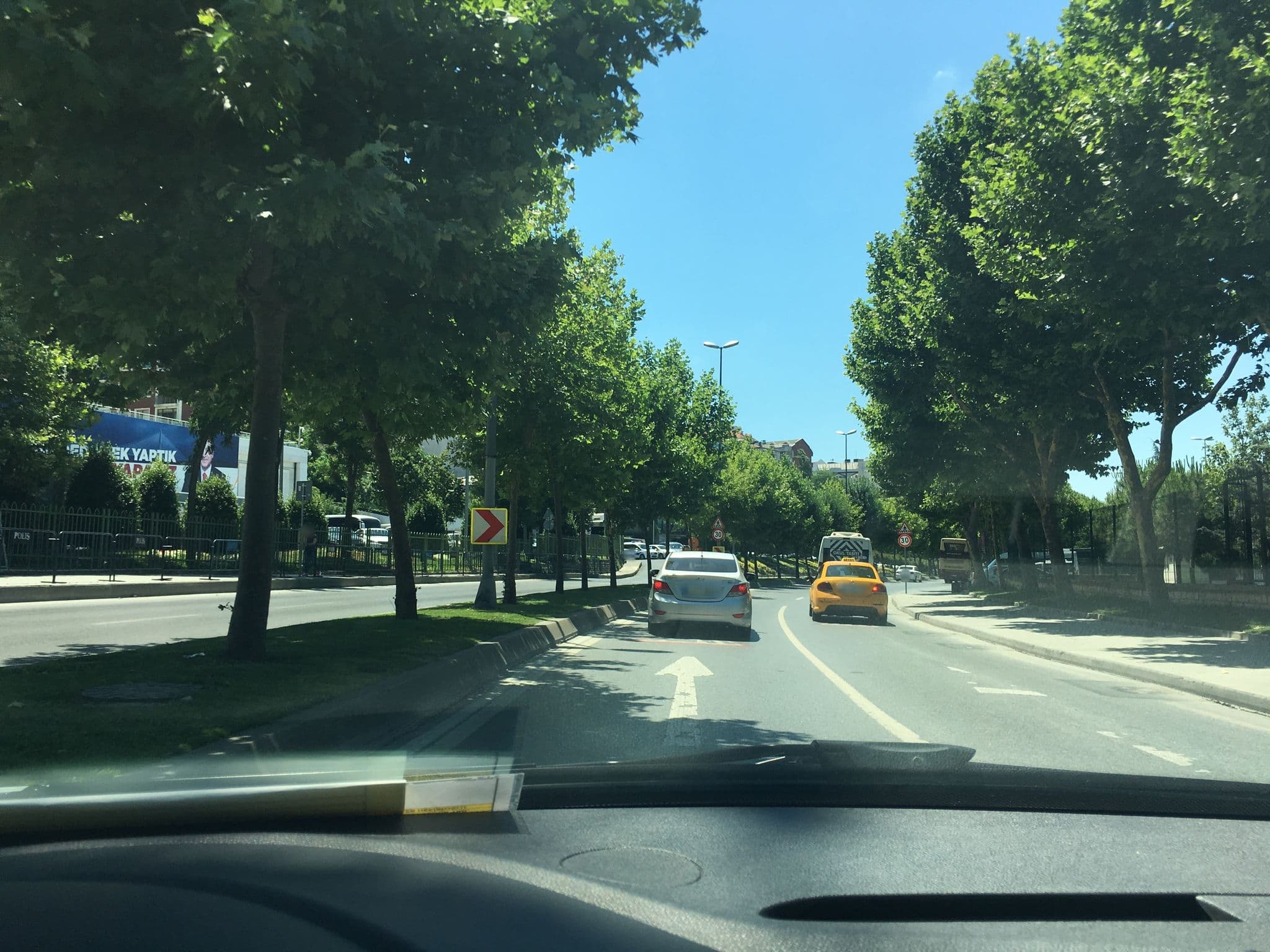 Street view near İstanbul Clarion Hotel Golden Horn, Şişli — © myusufuyan (CC BY-SA · Mapillary)