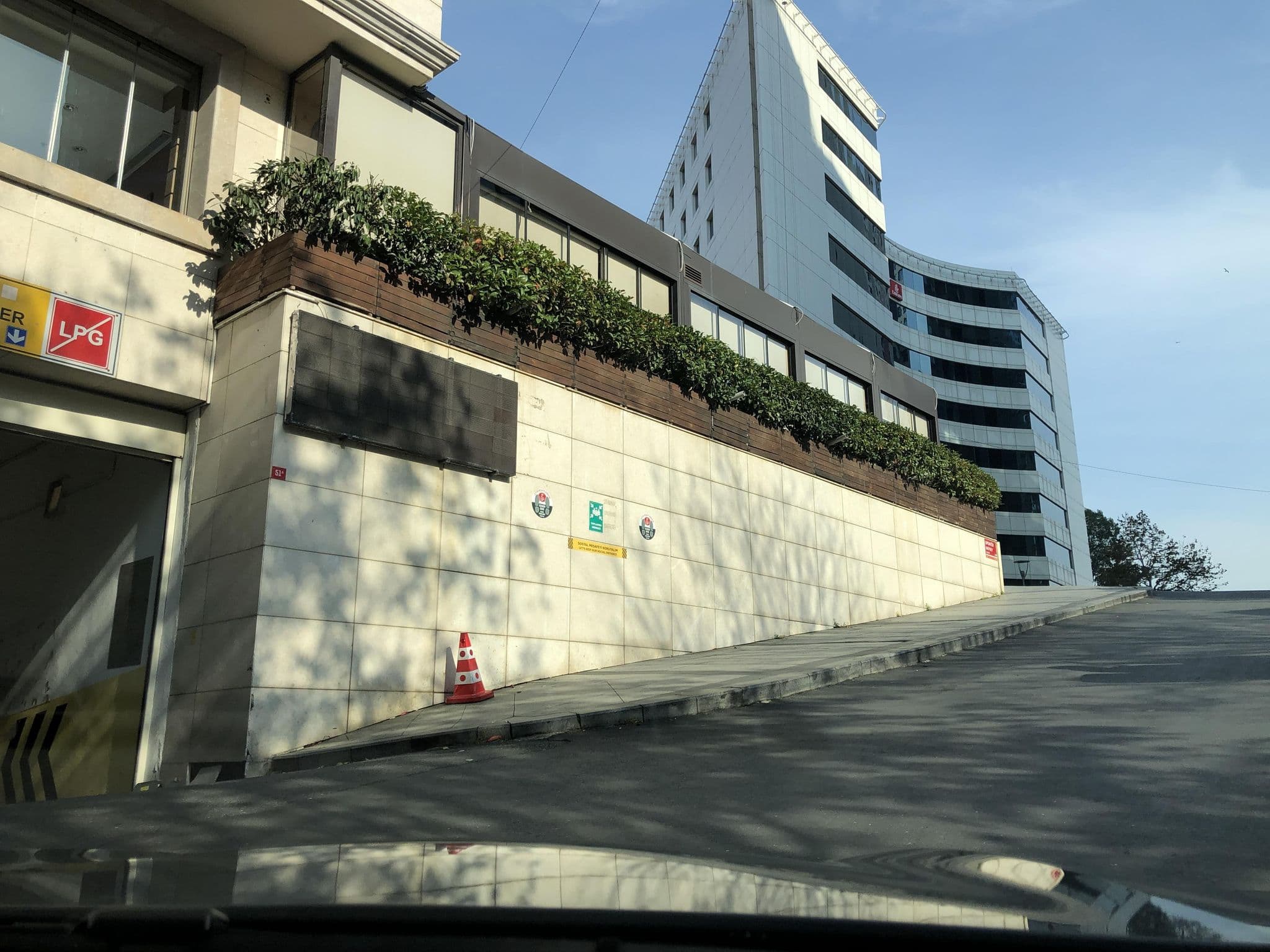 Street view near Botanica Fitness & SPA, Şişli — © ilaydaposat (CC BY-SA · Mapillary)