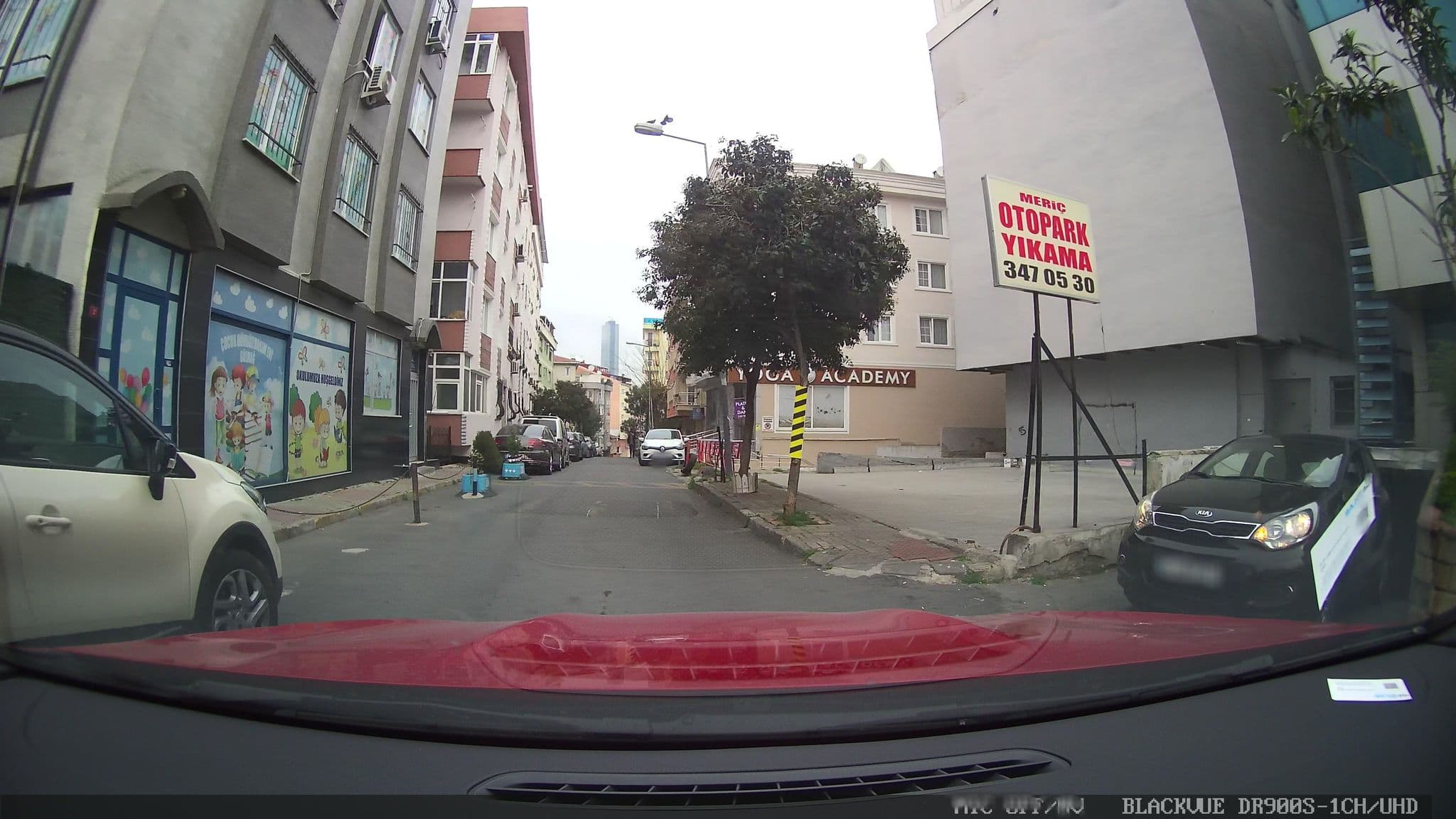 Street view near Walton Residence Sisli, Şişli — © ademturkmen (CC BY-SA · Mapillary)