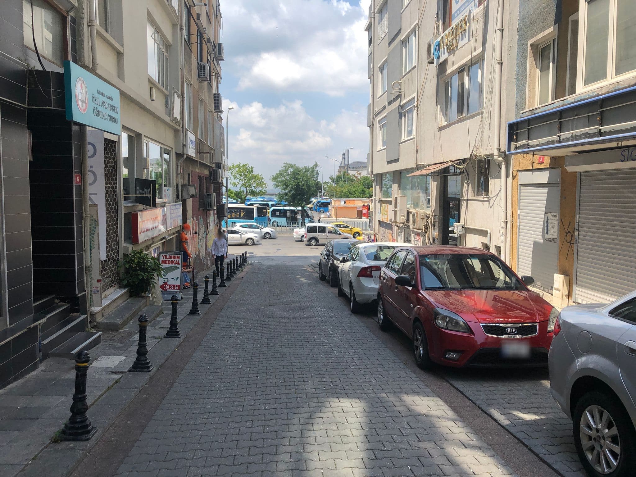 Street view near Haydarpasa Pension, Salacak — © oguzhaner (CC BY-SA · Mapillary)