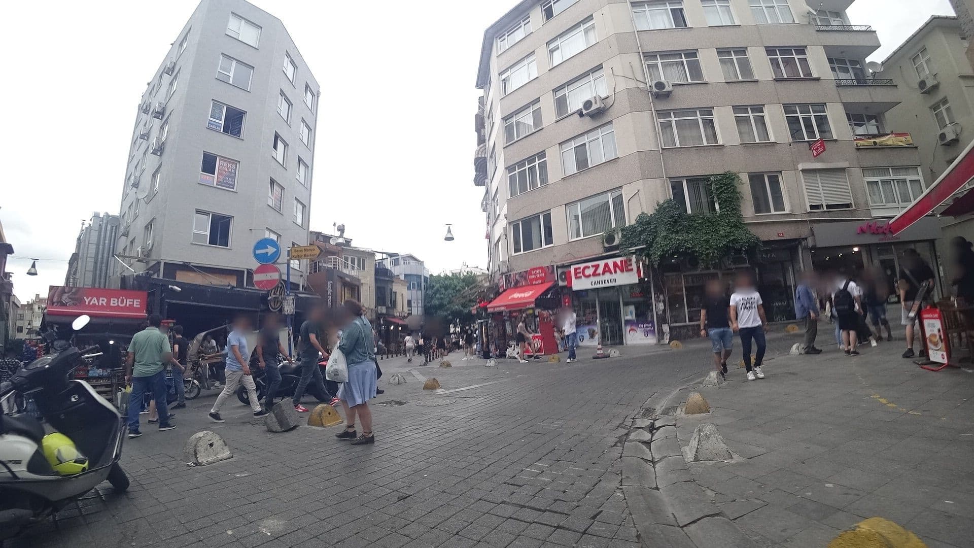 Street view near Select White Hotel, Salacak — © oguzhaner (CC BY-SA · Mapillary)