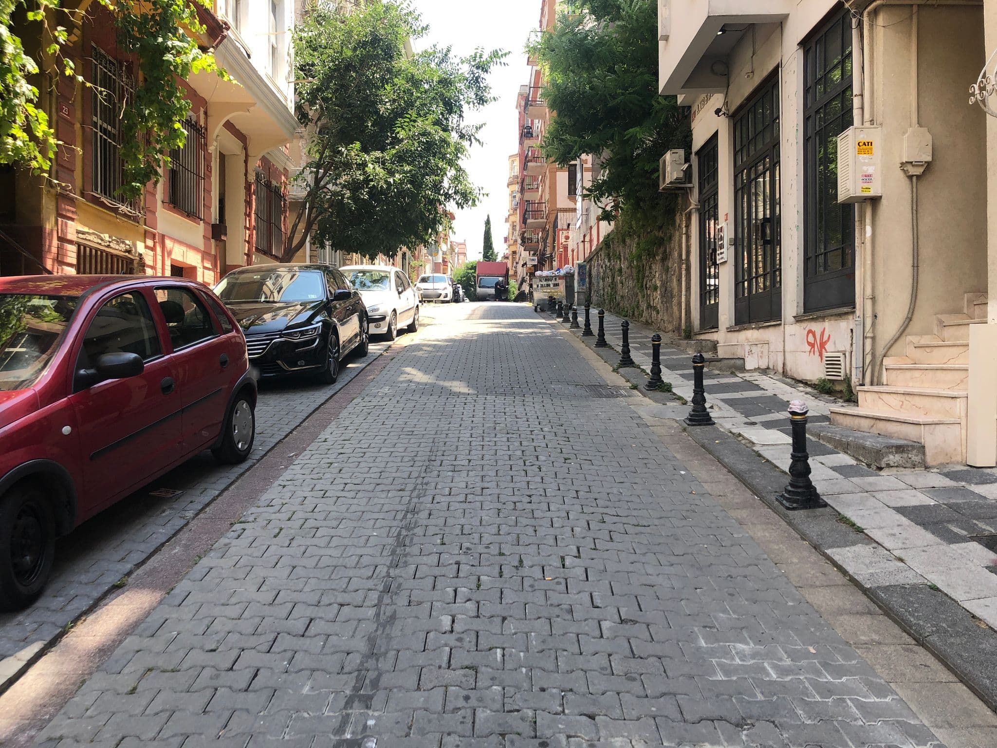 Street view near My Home Garden Hotel Kadıköy, Salacak — © oguzhaner (CC BY-SA · Mapillary)