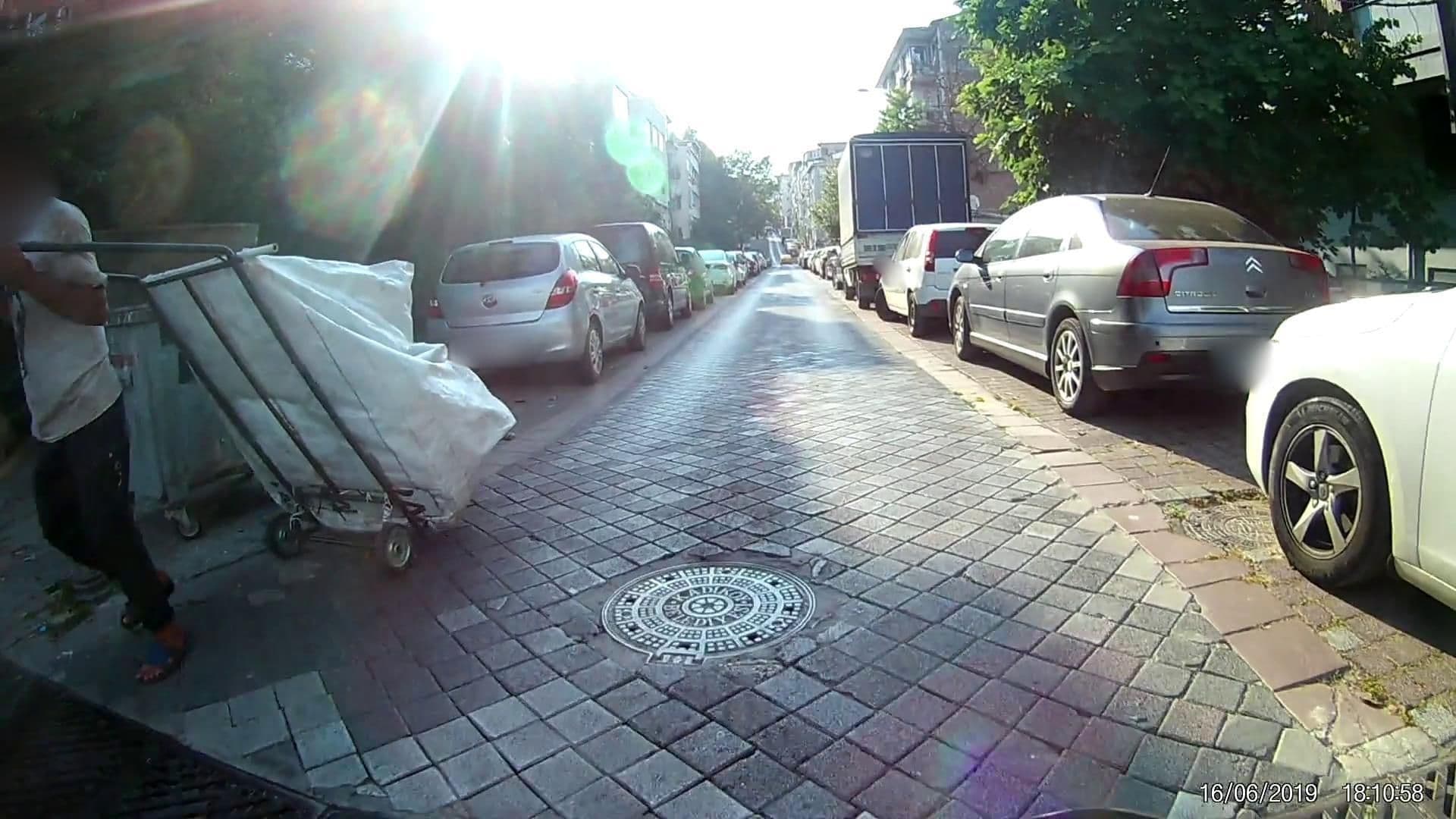 Street view near Modamour Hotel, Salacak — © oguzhaner (CC BY-SA · Mapillary)