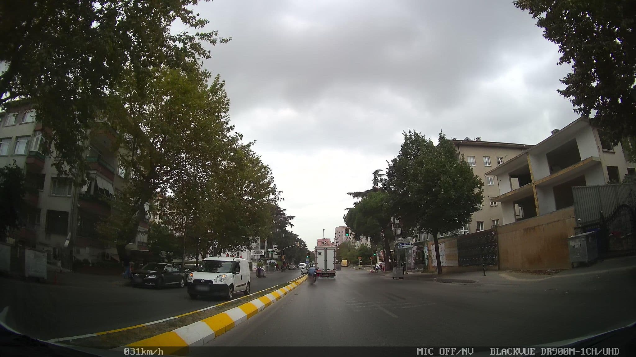 Street view near Open Acıbadem Suites, Altunizade — © yercizenler (CC BY-SA · Mapillary)