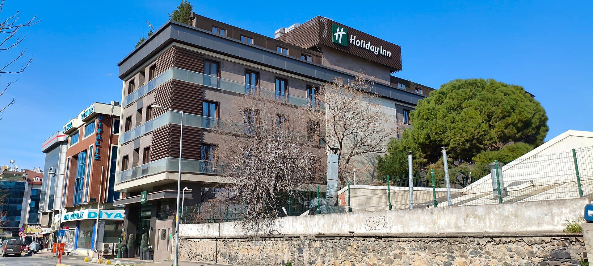 Holiday Inn Istanbul - Kadikoy (via Wikimedia Commons, CC BY-SA 4.0)