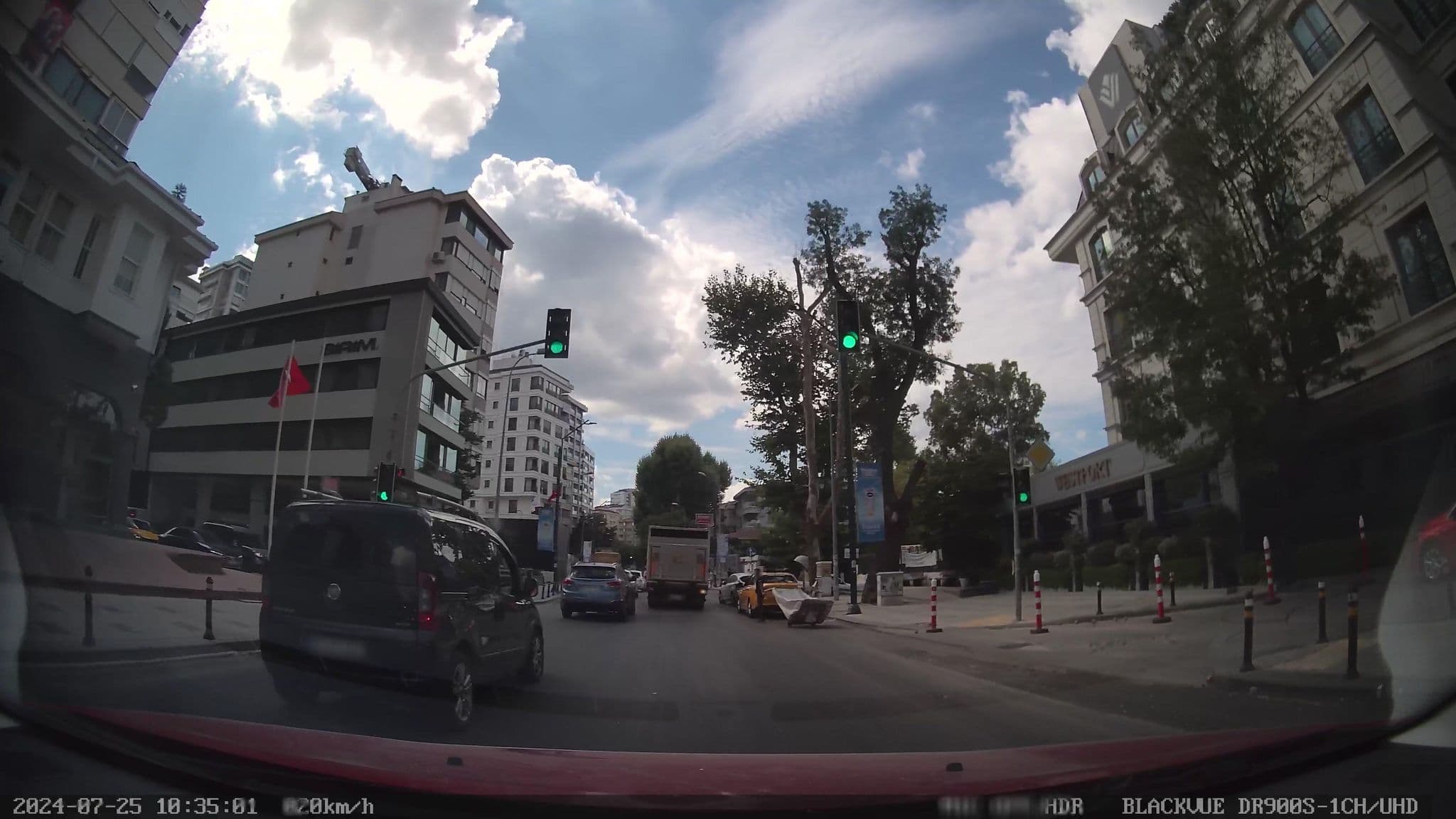 Street view near Wyndam Kalamış Marina, Altunizade — © unen (CC BY-SA · Mapillary)