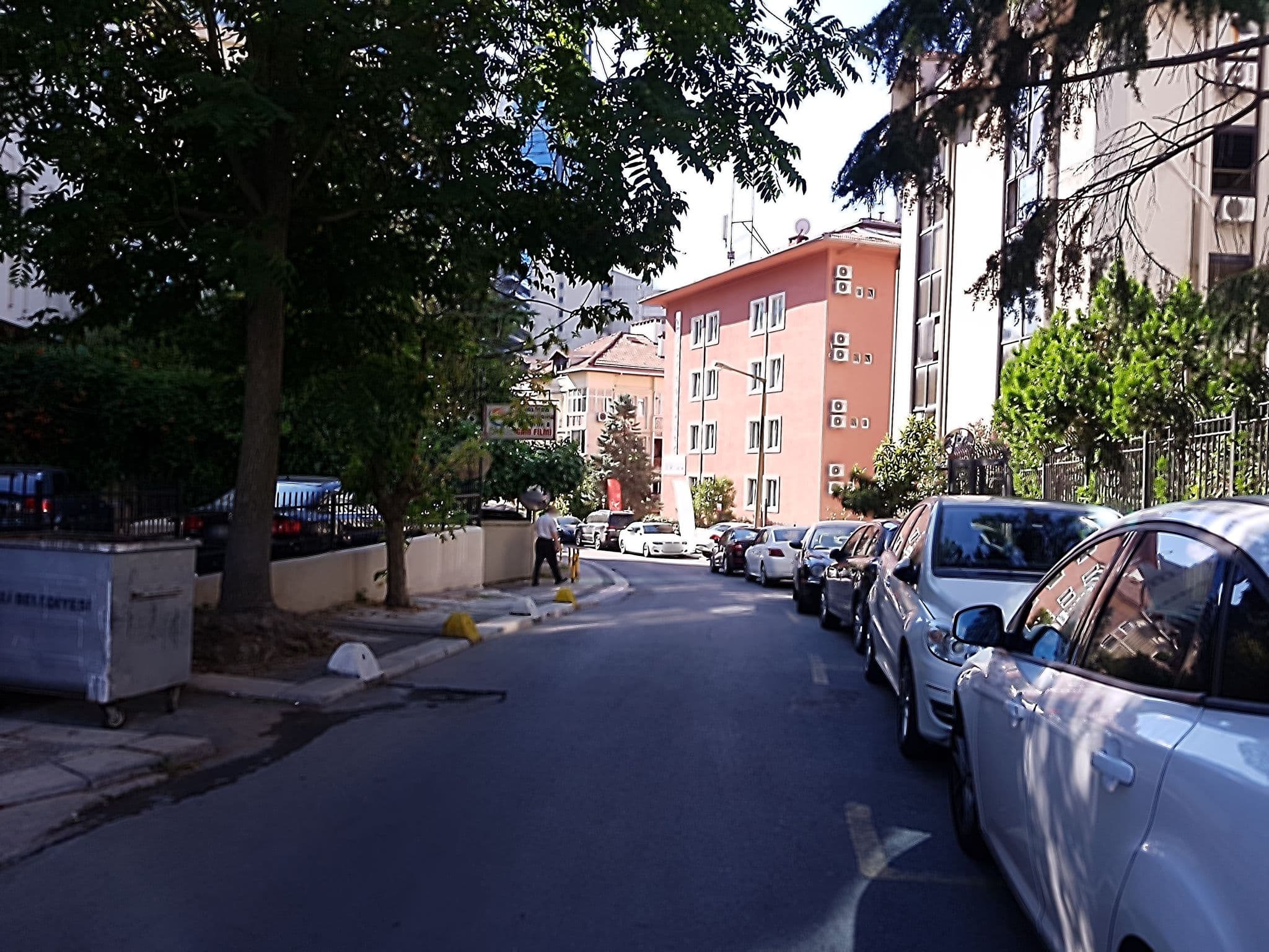 Street view near TPAO Irtibat Misafirhane, Levent — © celikyay (CC BY-SA · Mapillary)
