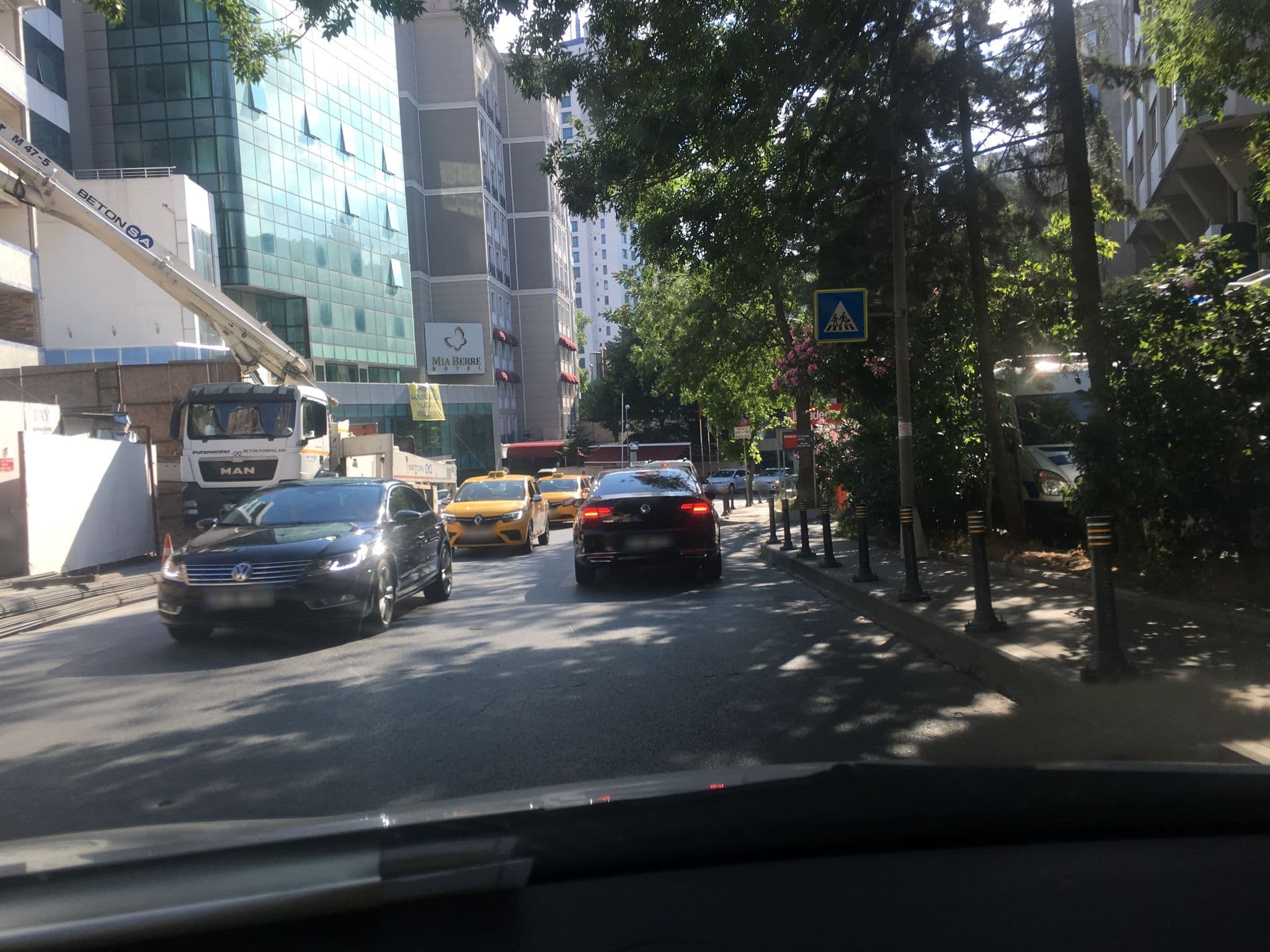Street view near Marriott Executive Apartments, Şişli — © myusufuyan (CC BY-SA · Mapillary)