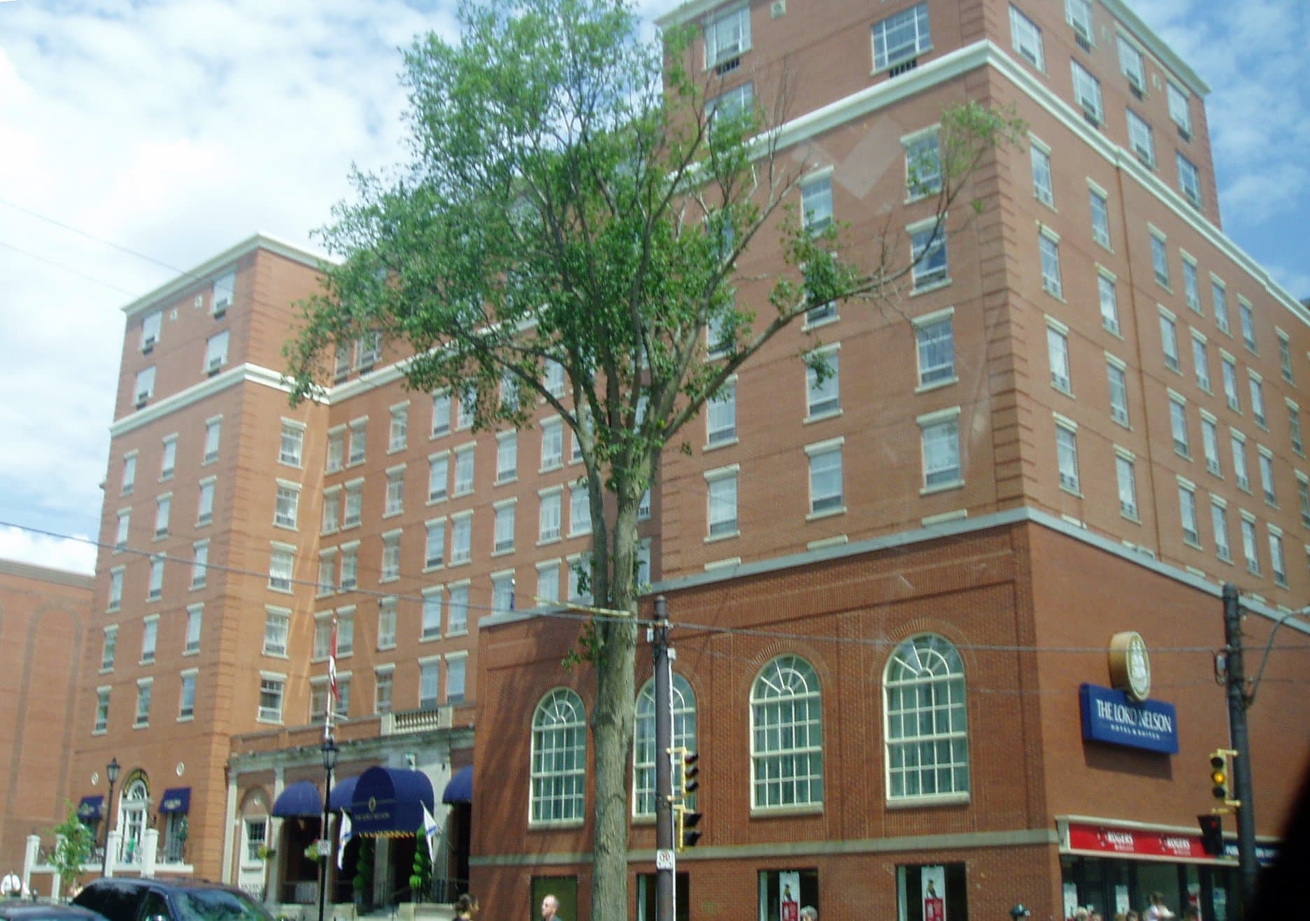 The Lord Nelson Hotel & Suites (via Wikimedia Commons, CC BY-SA 3.0)