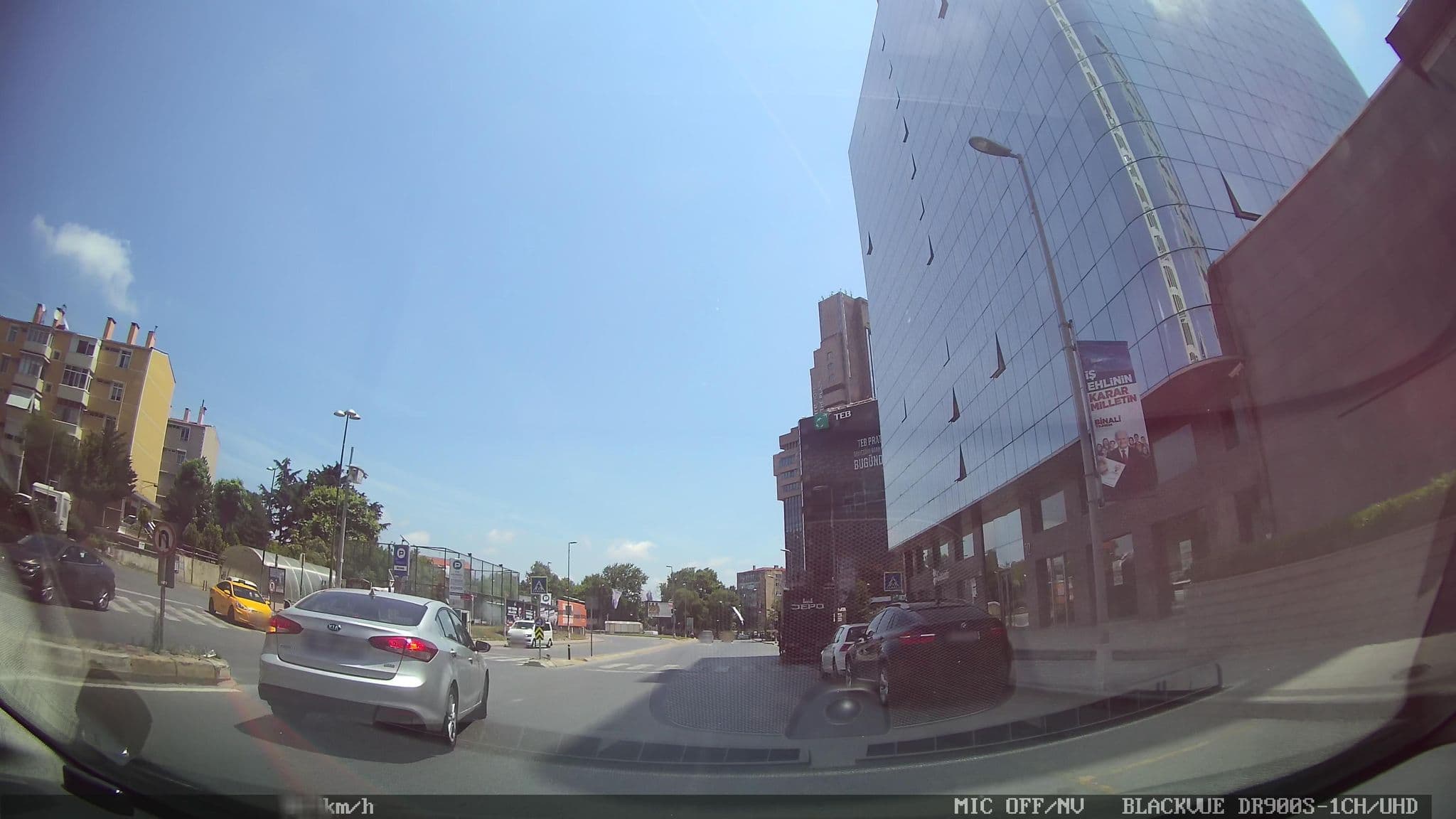 Street view near helikopter pisti point barbaros, Yıldız — © asturksever (CC BY-SA · Mapillary)