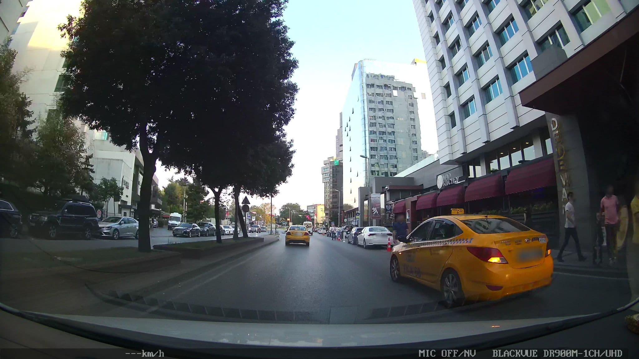 Street view near Dedeman Executive Lounge, Yıldız — © asturksever (CC BY-SA · Mapillary)