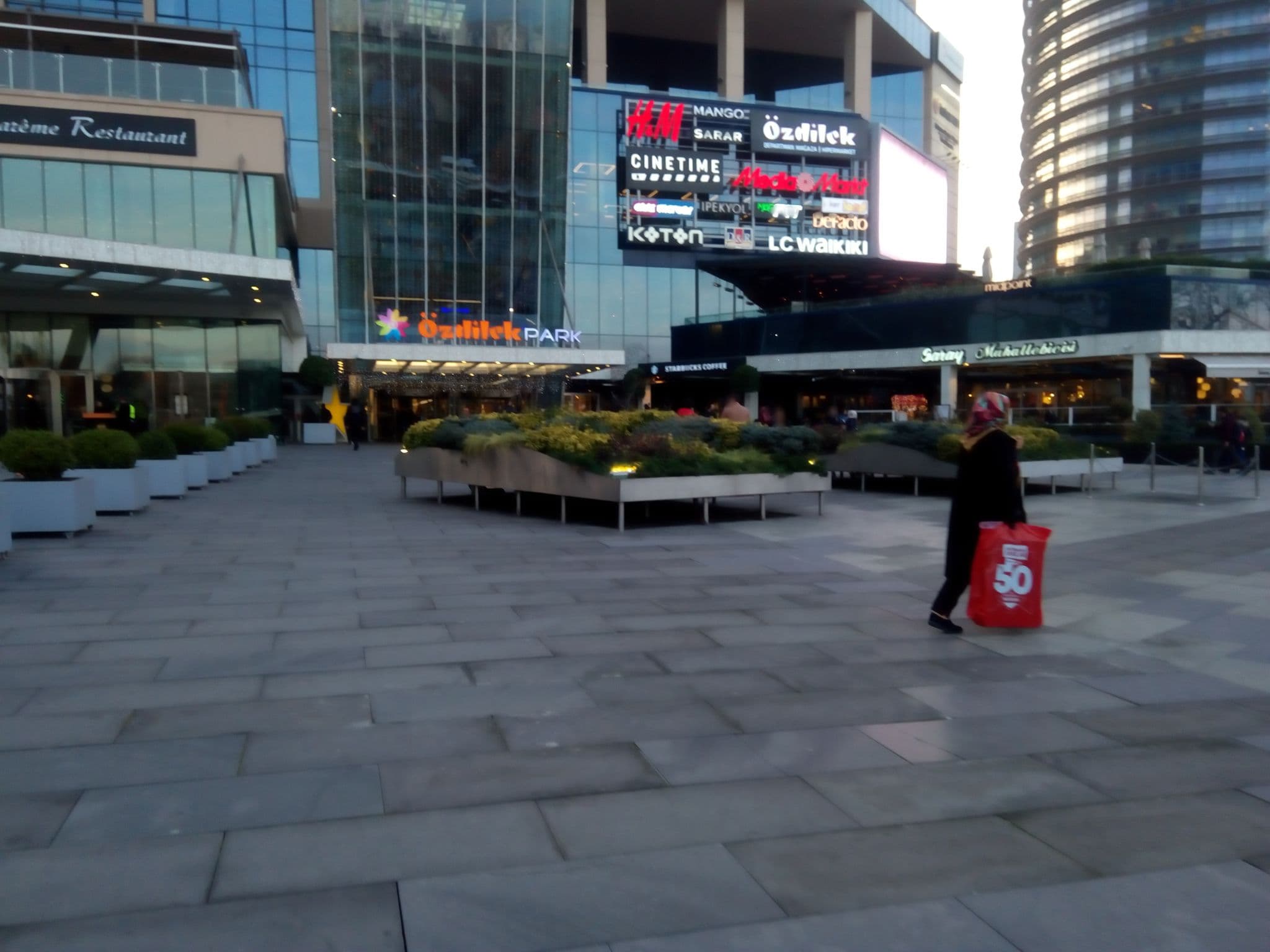 Street view near IBM Business Connect @Wyndham Grand Hotel, Levent — © asefakcby (CC BY-SA · Mapillary)
