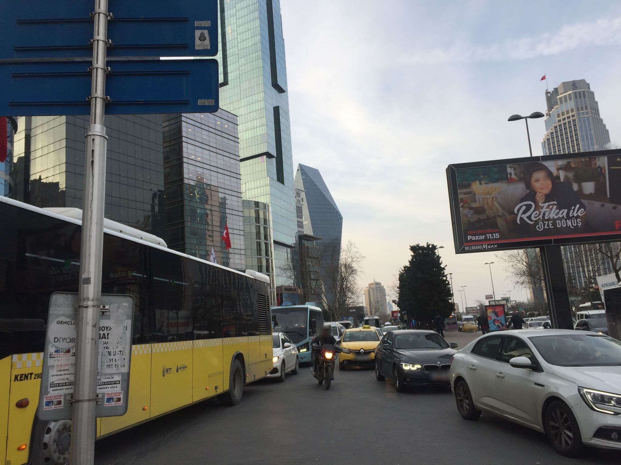 Street view near Park Dedeman Wellness Club, Levent — © avci1995 (CC BY-SA · Mapillary)