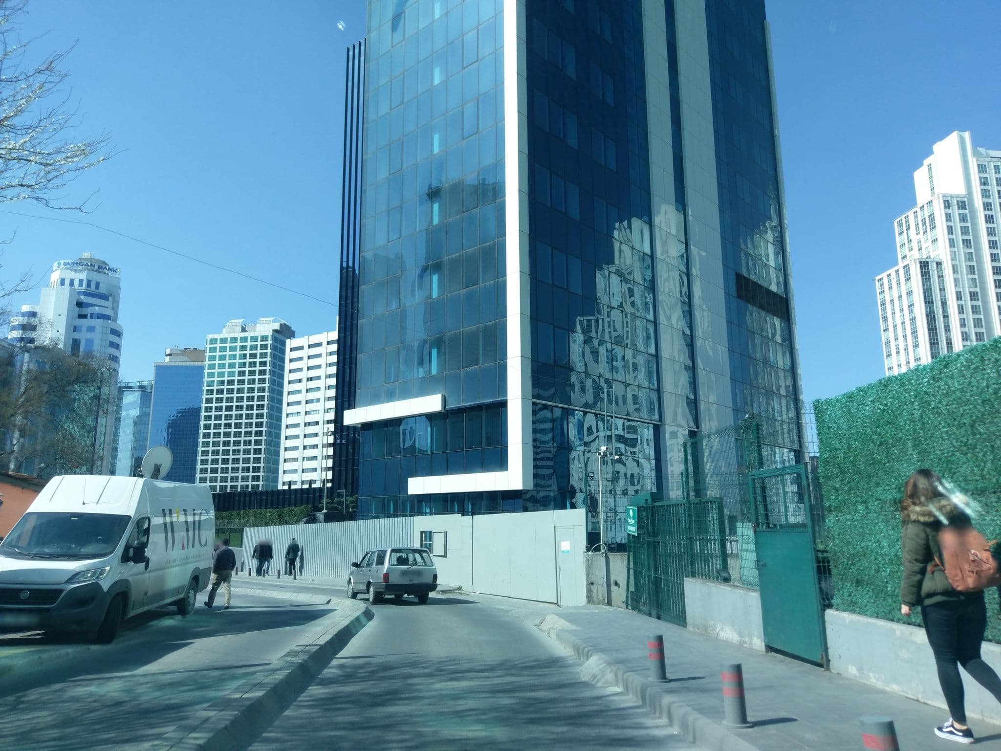 Street view near Bilek Istanbul Hotel, Maslak — © ozkanilyasaksu (CC BY-SA · Mapillary)