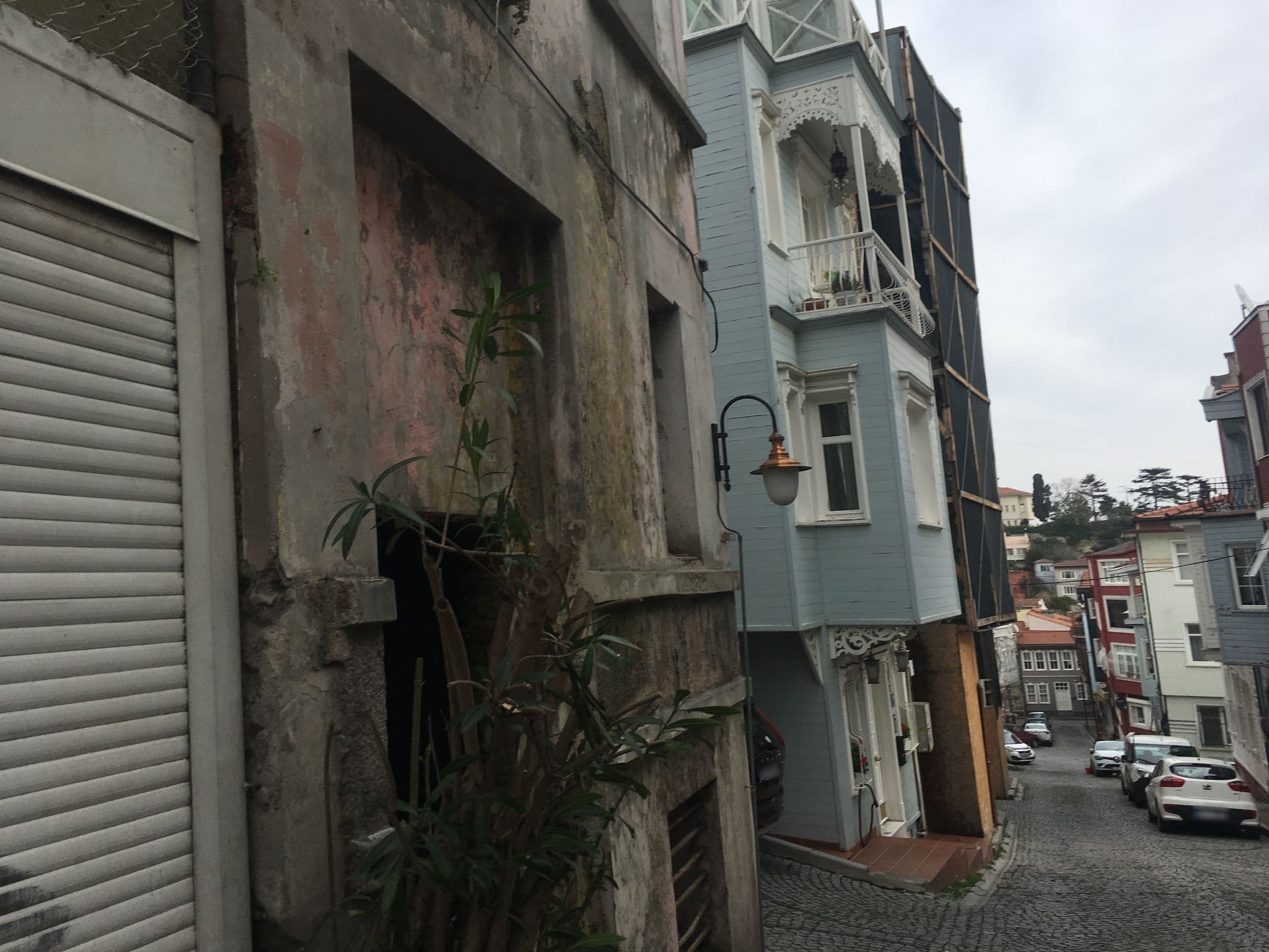 Street view near angelus angelos Hotel, Bebek — © larasakarya (CC BY-SA · Mapillary)