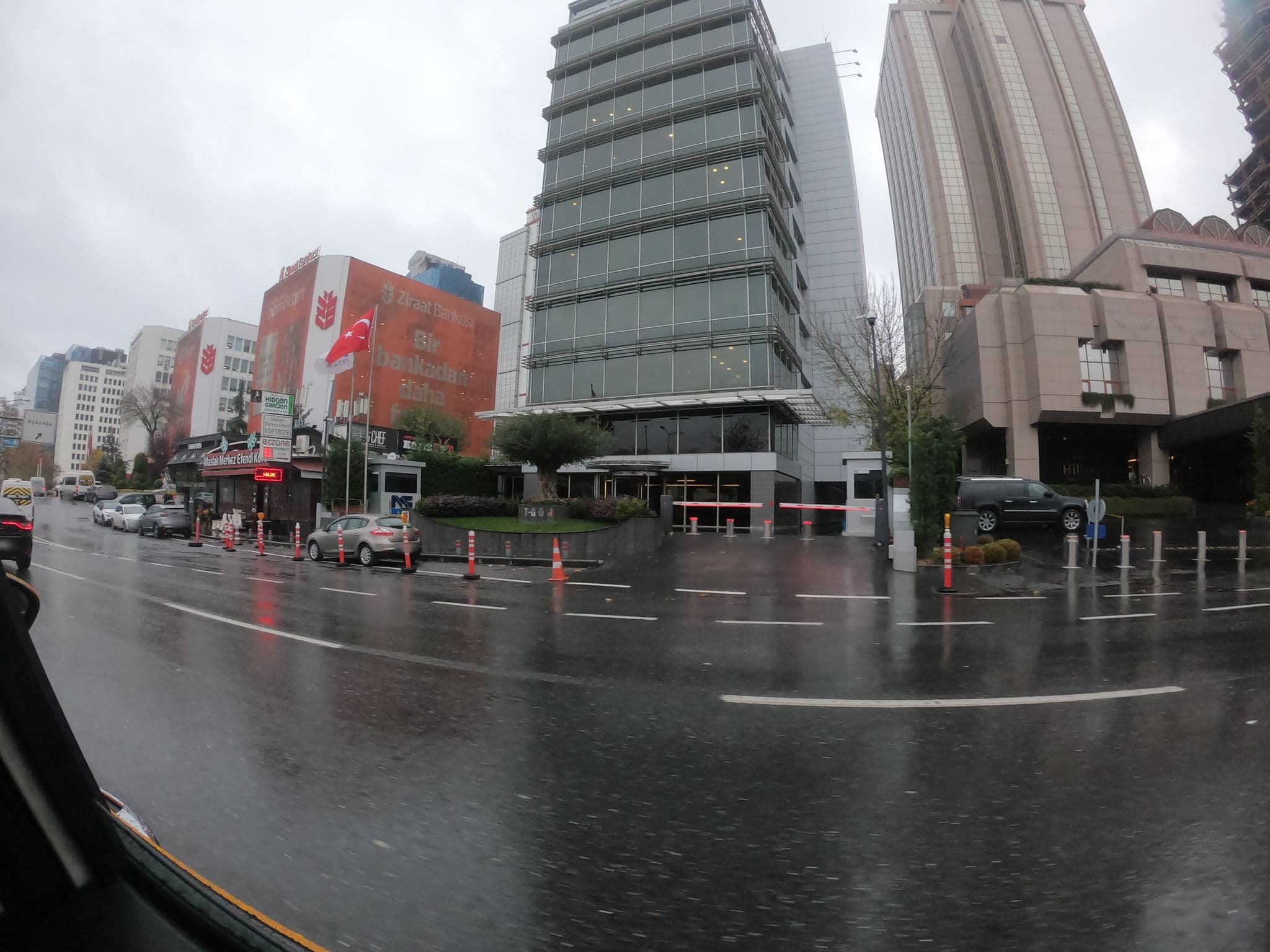 Street view near Yenilikci Markalar Zirvesi, Maslak — © ferahkoksal (CC BY-SA · Mapillary)