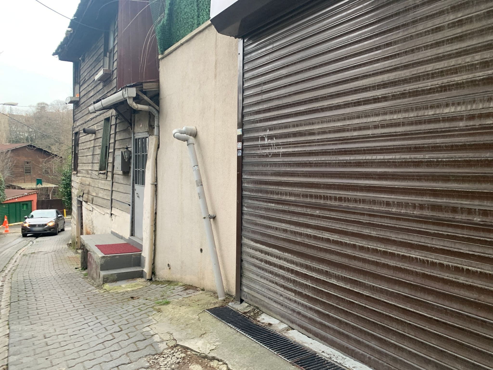 Street view near Airbnb In The Green, Bebek — © egorka (CC BY-SA · Mapillary)