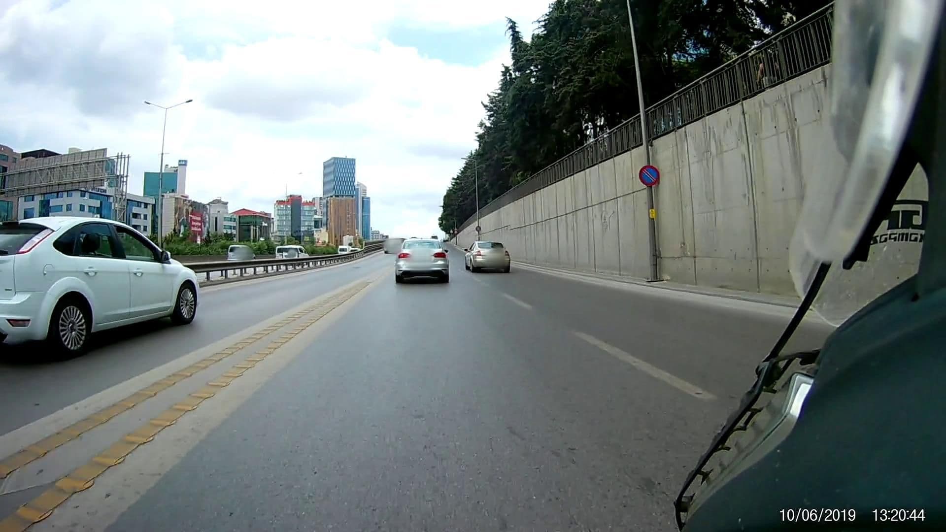 Street view near PLUS SUİT ATAŞEHİR, Ataşehir — © unen (CC BY-SA · Mapillary)