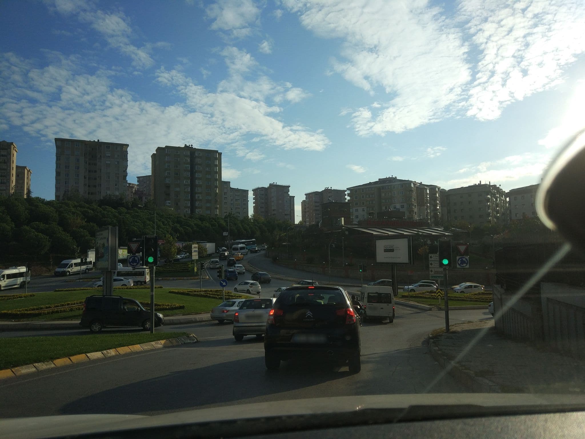 Street view near Radisson Blue Hotel İstanbul Asia, Ataşehir — © merm (CC BY-SA · Mapillary)