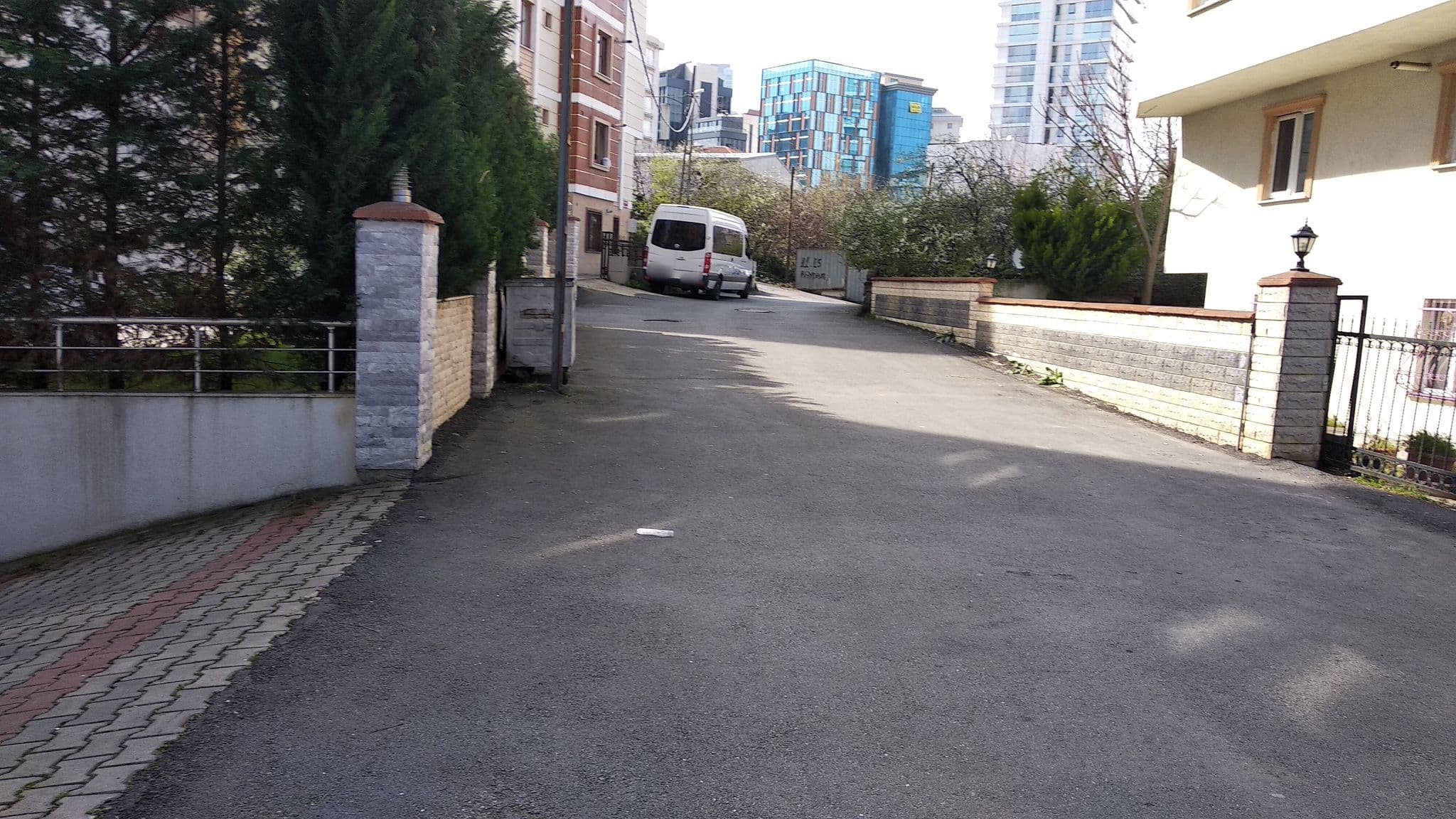 Street view near Ataşehir Odabaşı Otel, Ataşehir — © boracasli (CC BY-SA · Mapillary)
