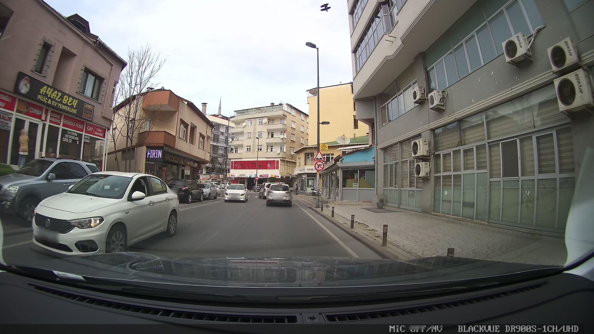 Street view near Elmas Misafirhanesi, Altunizade — © ademturkmen (CC BY-SA · Mapillary)