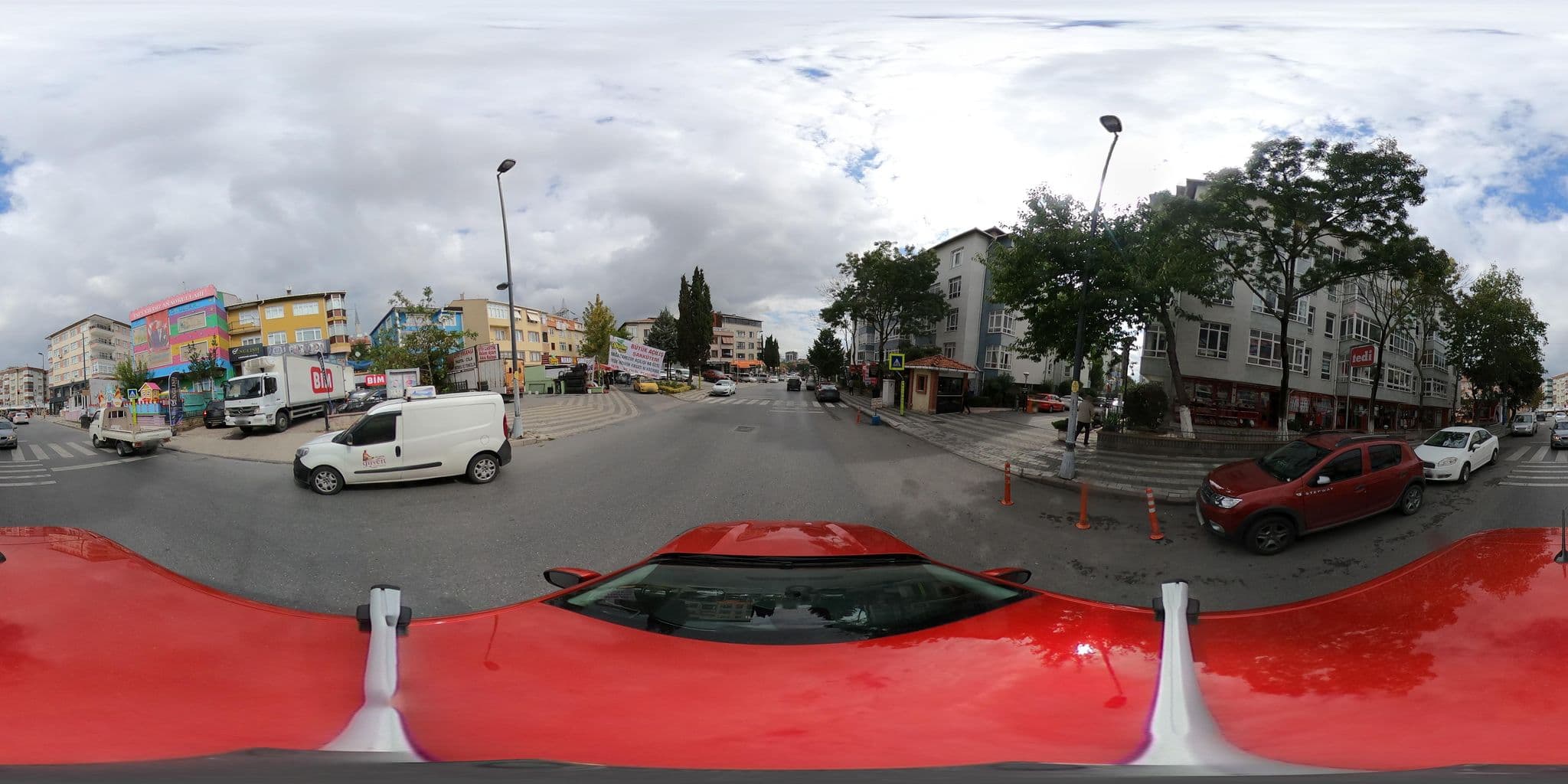 Street view near Divan Night, Altunizade — © ademturkmen (CC BY-SA · Mapillary)