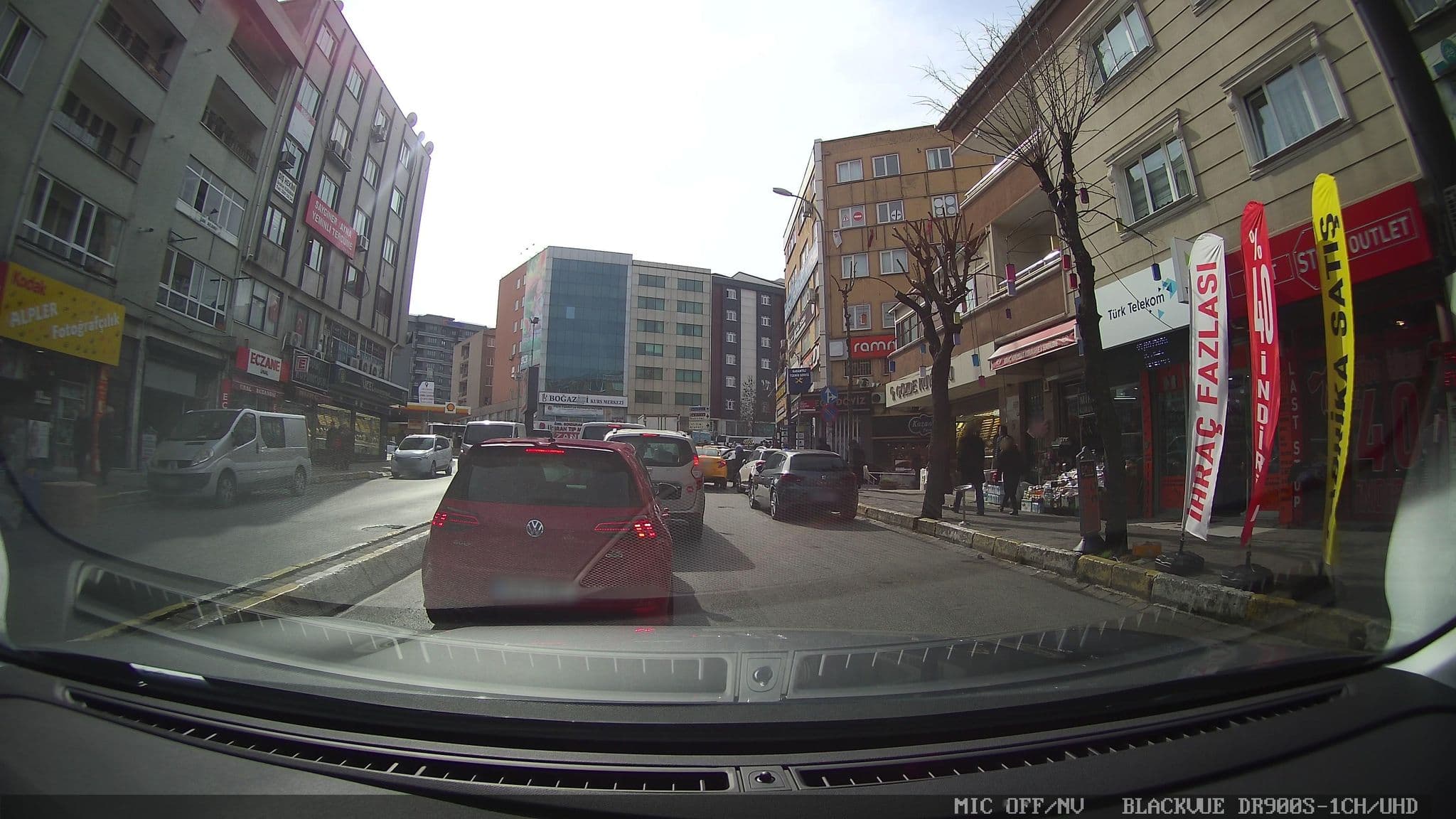 Street view near Helikon Business Hotel, Umraniye — © ademturkmen (CC BY-SA · Mapillary)