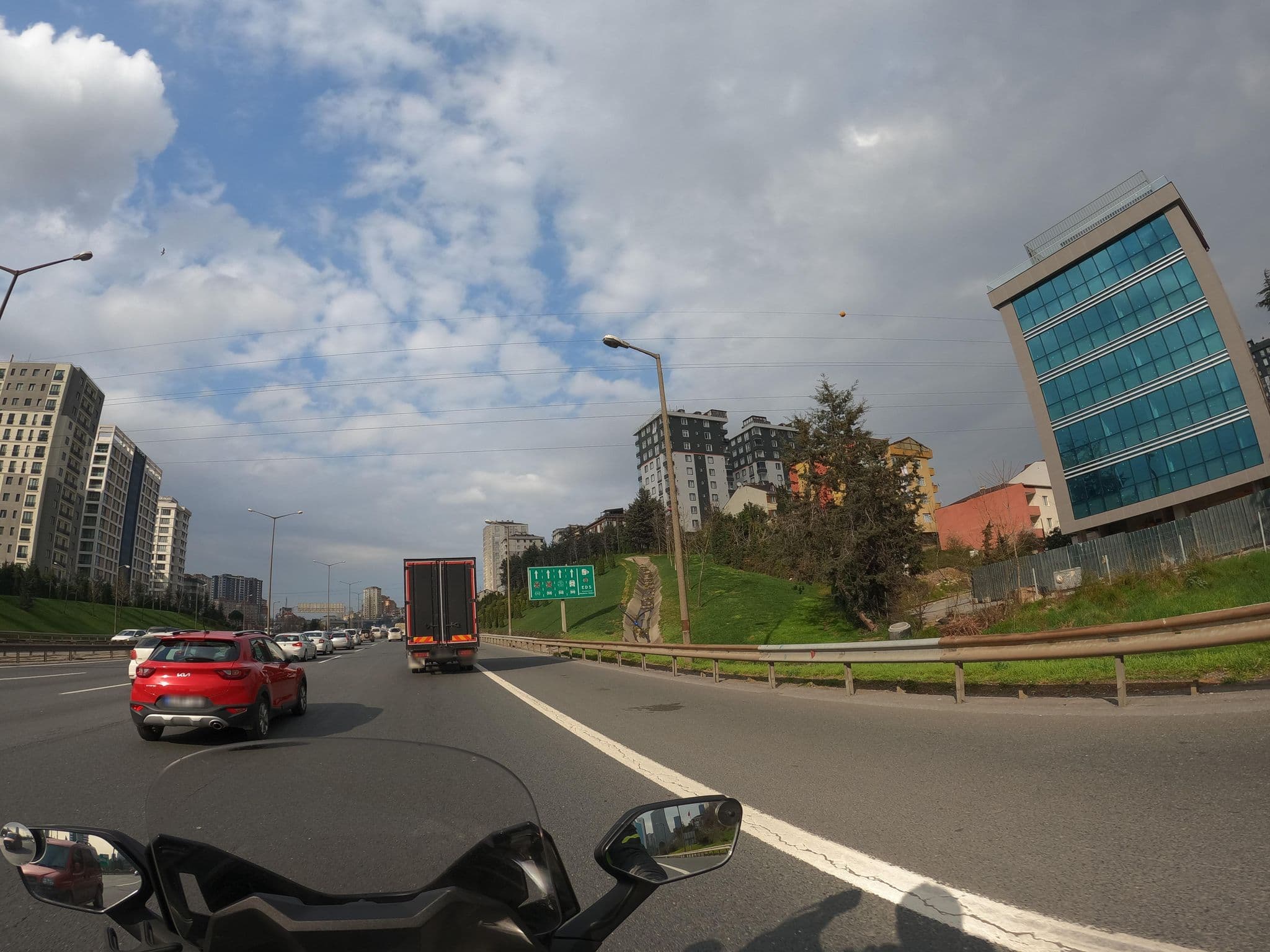 Street view near Granada Luxury Hotels (Havuz Başı), Umraniye — © 58zarali (CC BY-SA · Mapillary)