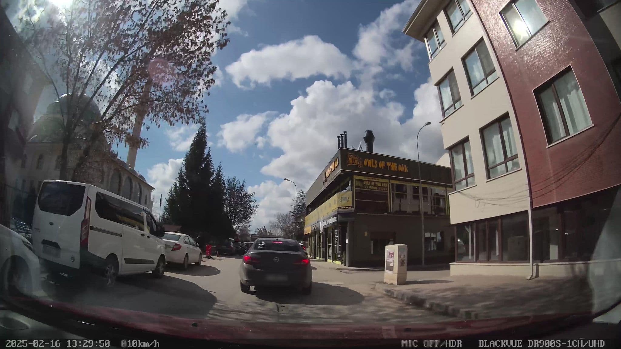 Street view near Kara Otel Pansiyon, Eskişehir — © unen (CC BY-SA · Mapillary)
