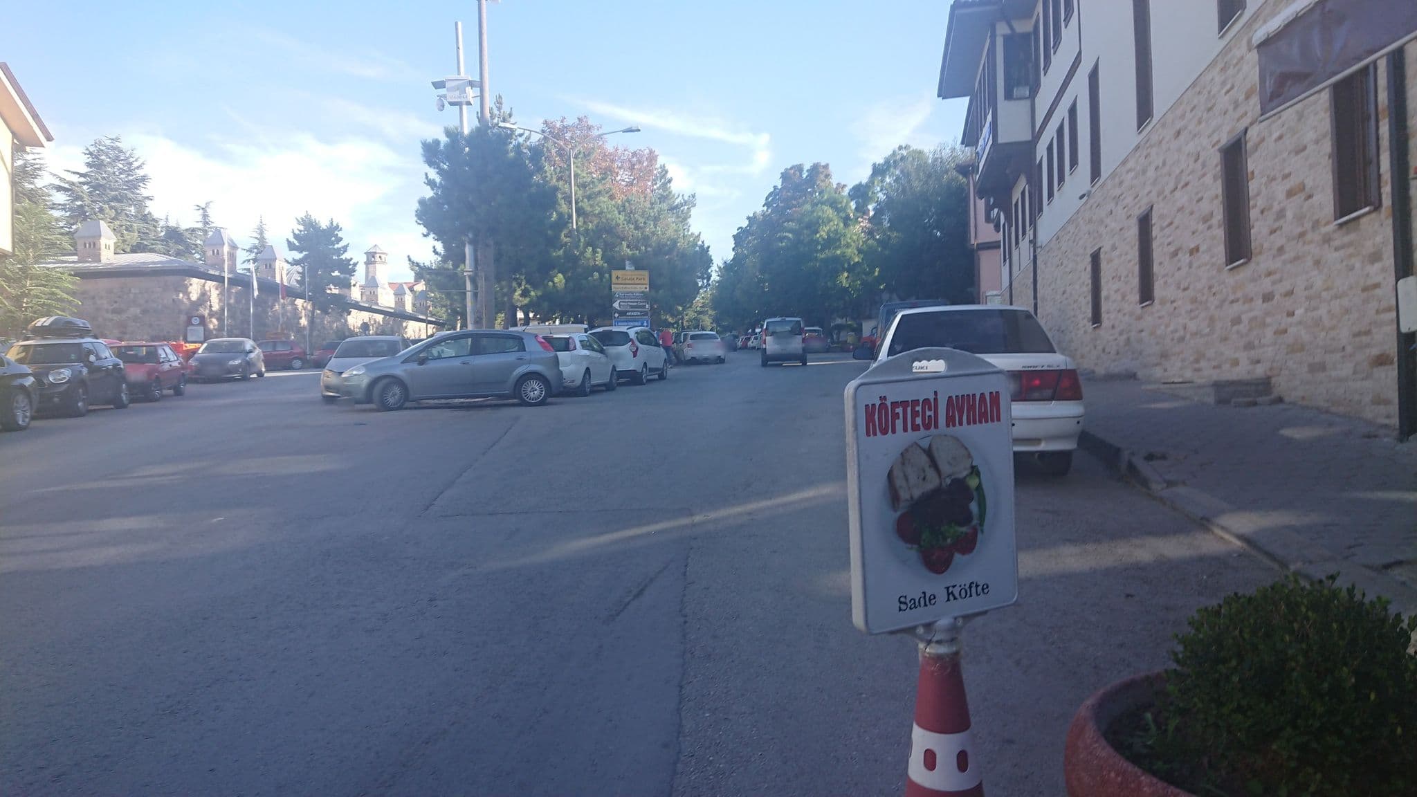 Street view near Arslanlı Konak Otel, Eskişehir — © kubikanber (CC BY-SA · Mapillary)