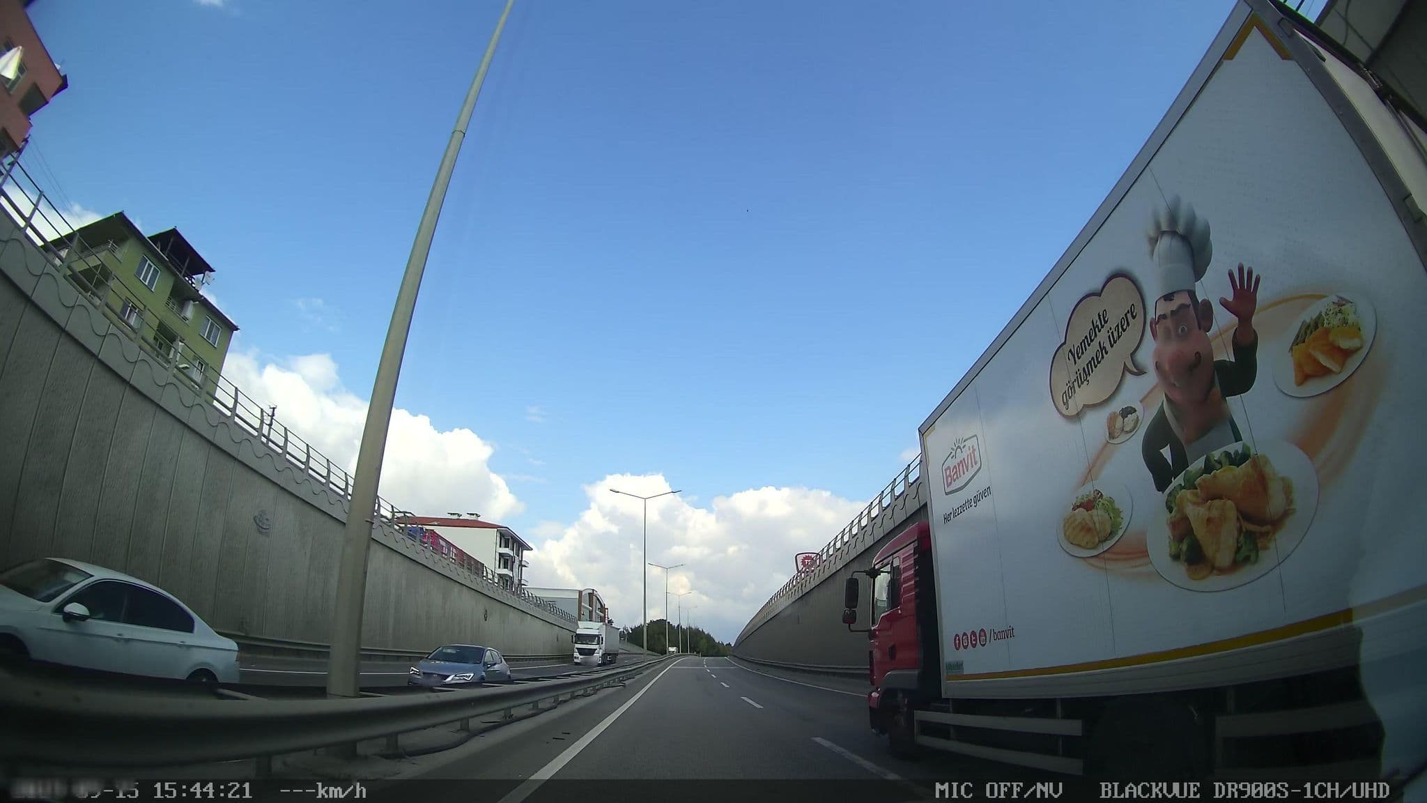 Street view near Konak Otel, Pamukova — © yercizenler (CC BY-SA · Mapillary)